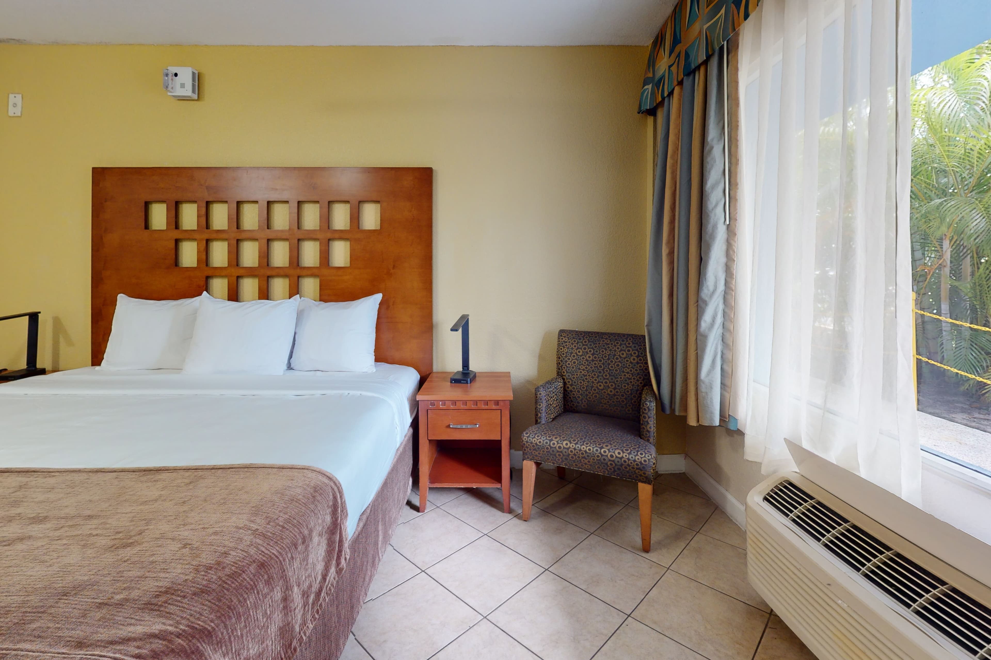 Rodeway Inn & Suites Fort Lauderdale Airport & Cruise Port — 8