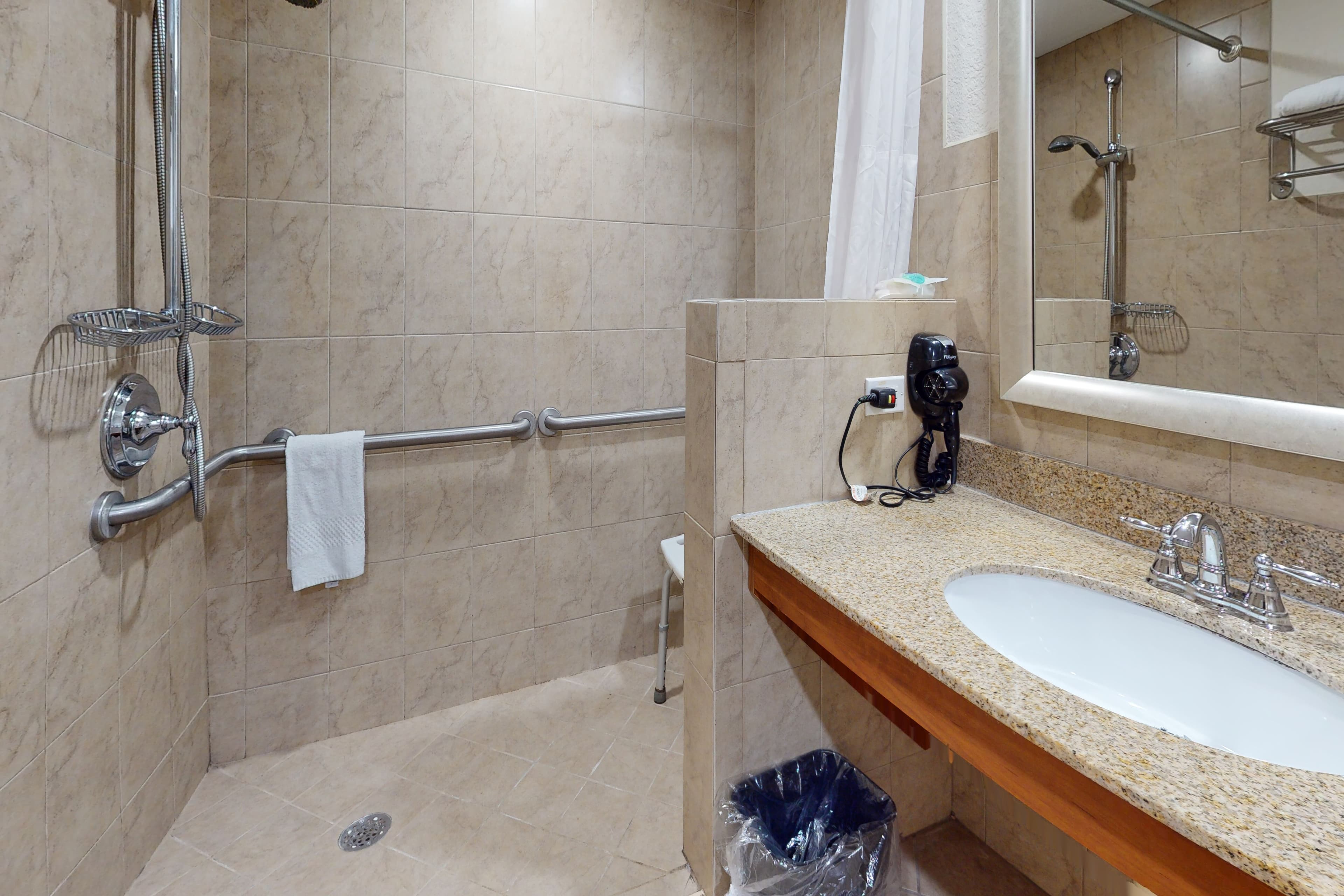 Rodeway Inn & Suites Fort Lauderdale Airport & Cruise Port — 9