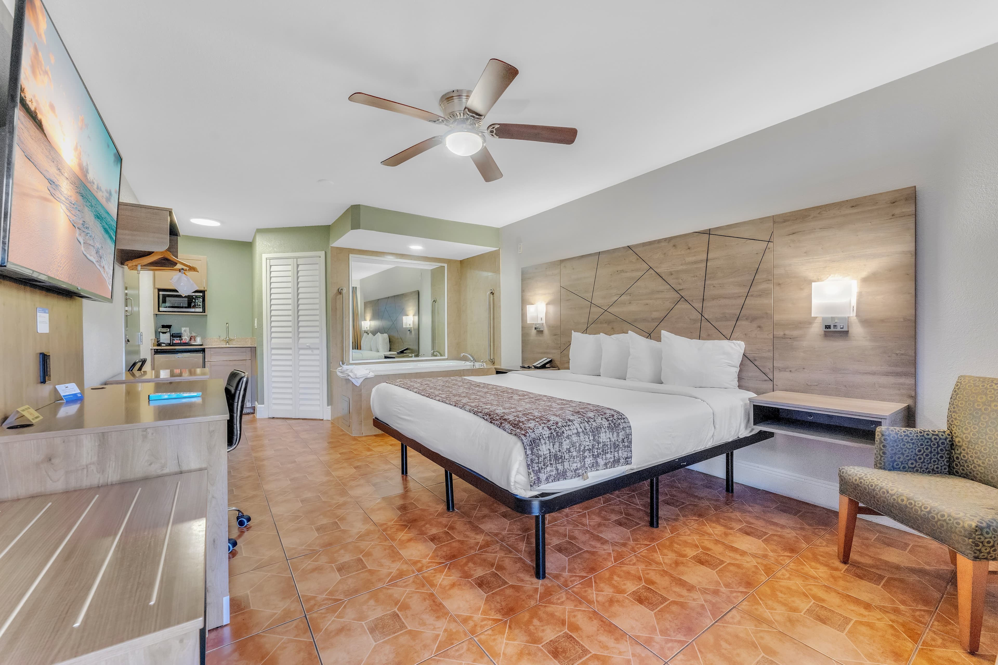 Rodeway Inn & Suites Fort Lauderdale Airport & Cruise Port — 12