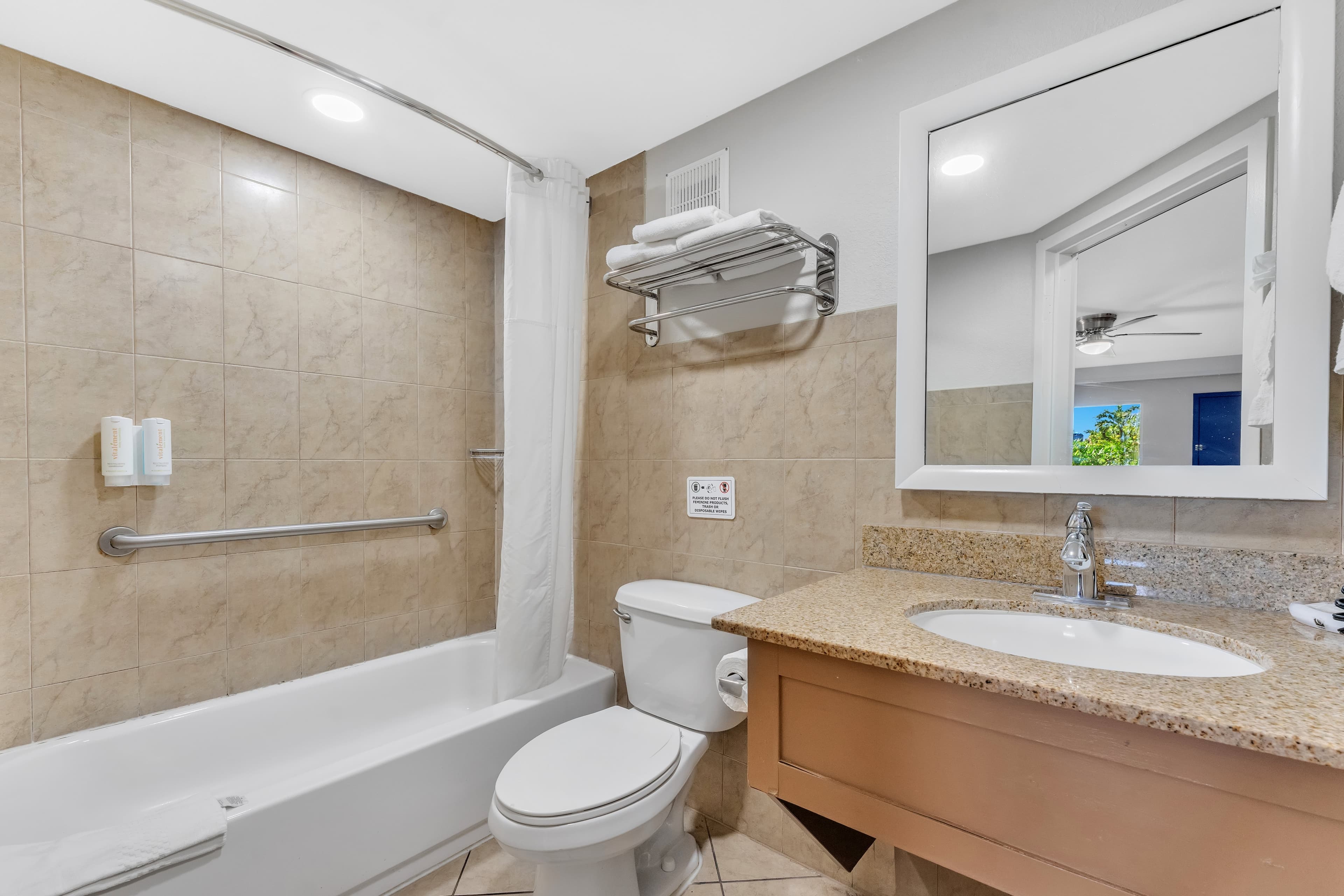 Rodeway Inn & Suites Fort Lauderdale Airport & Cruise Port — 27