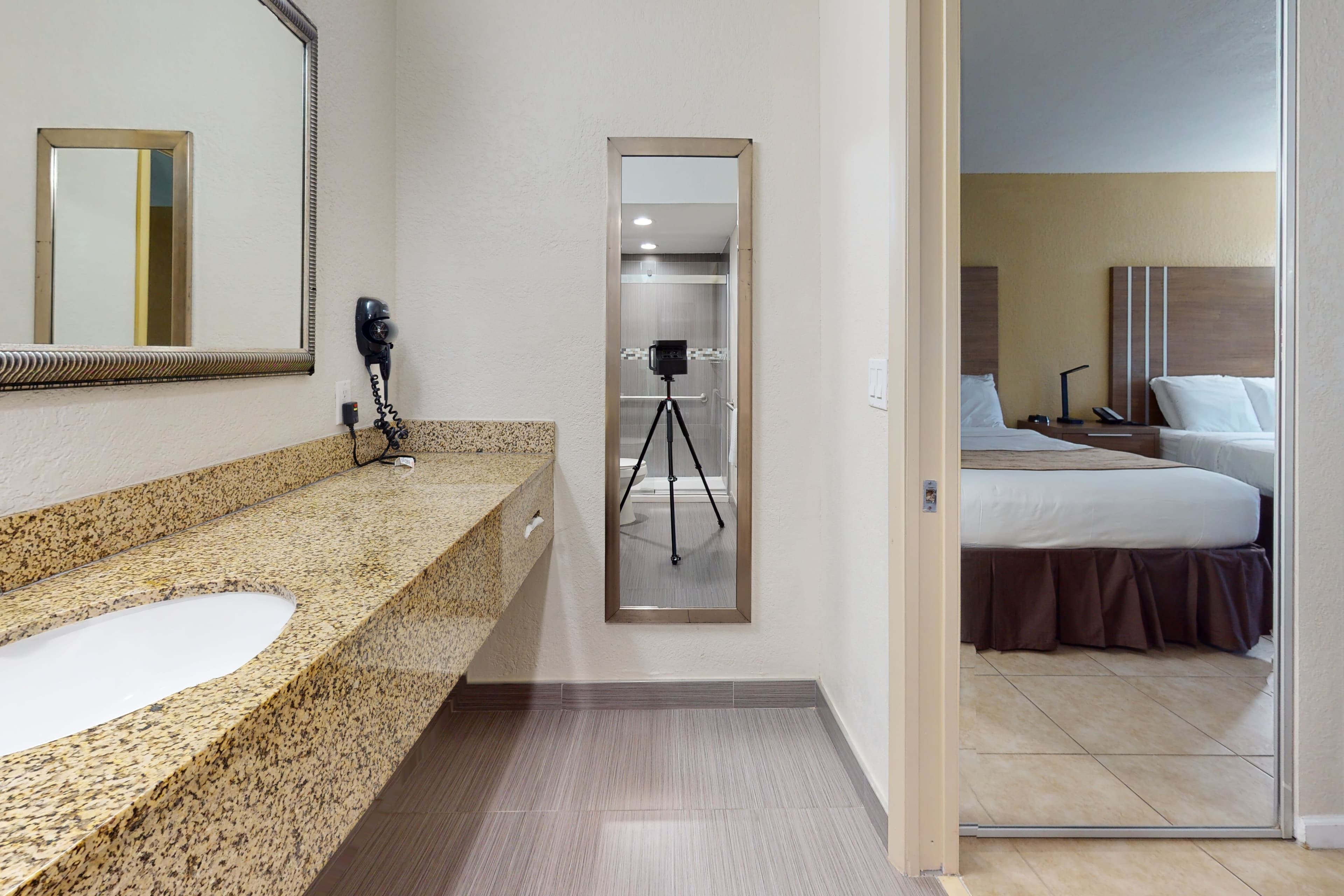 Rodeway Inn & Suites Fort Lauderdale Airport & Cruise Port — 36