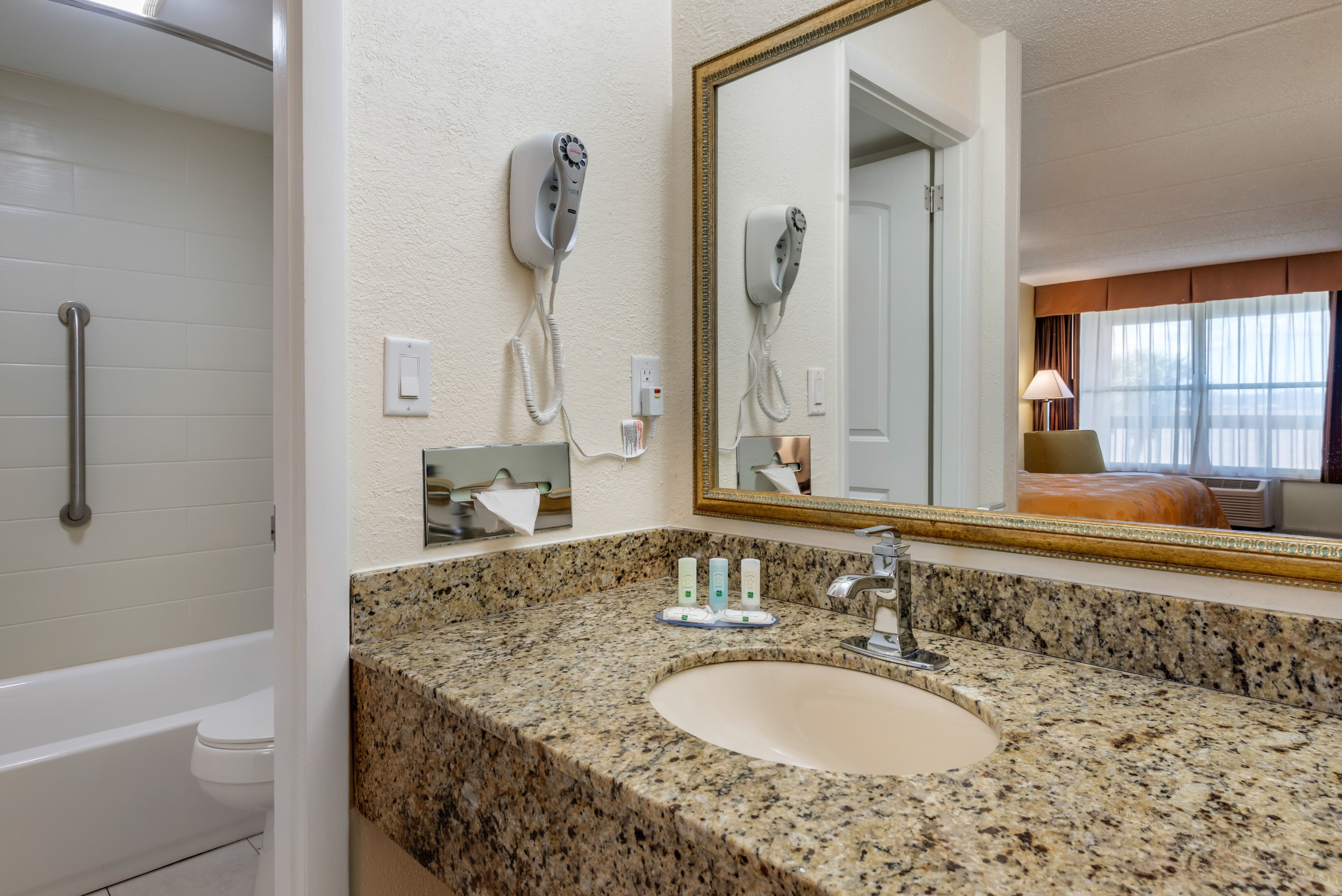 Quality Inn & Suites Palatka Riverfront — 6