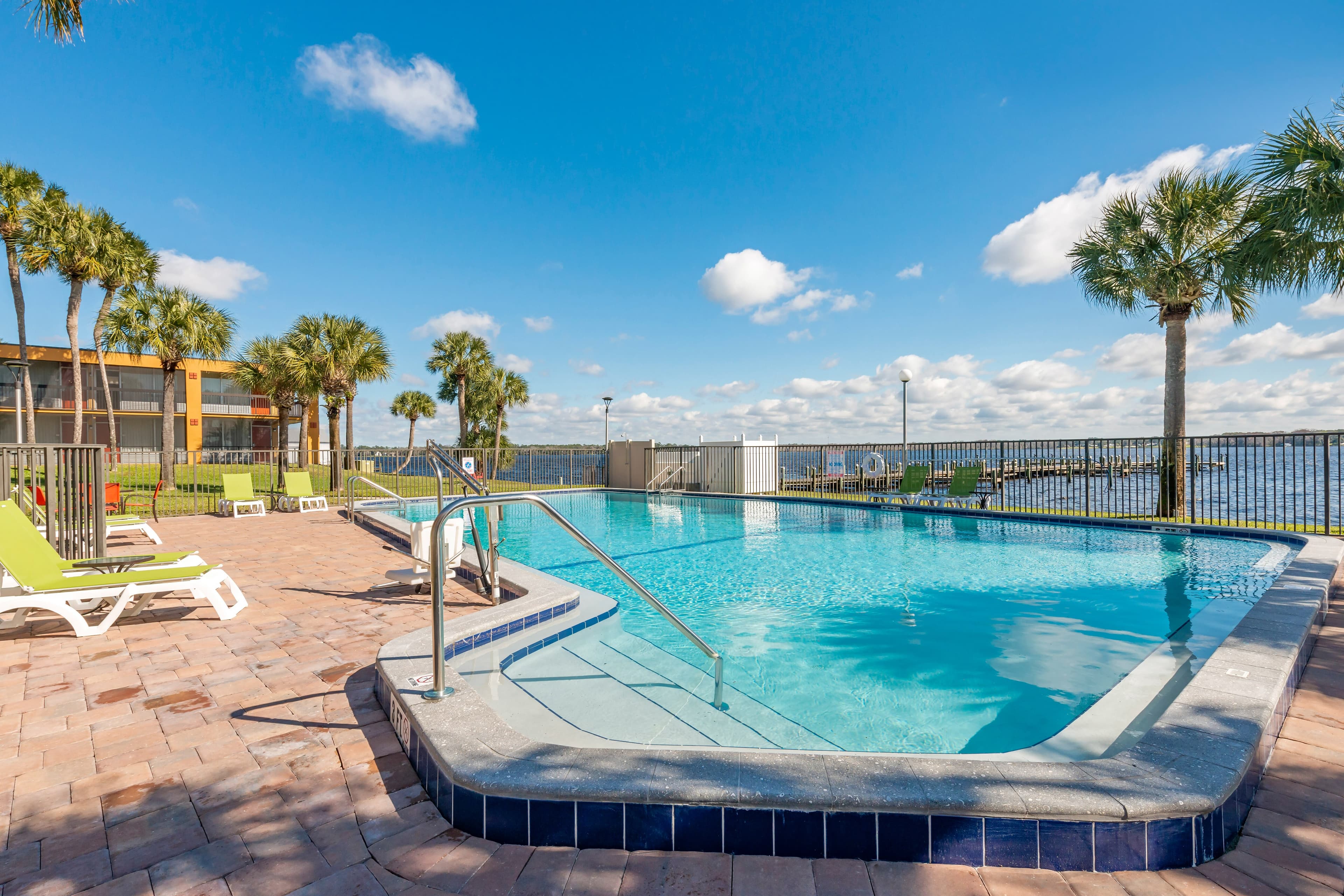 Quality Inn & Suites Palatka Riverfront - Image 1