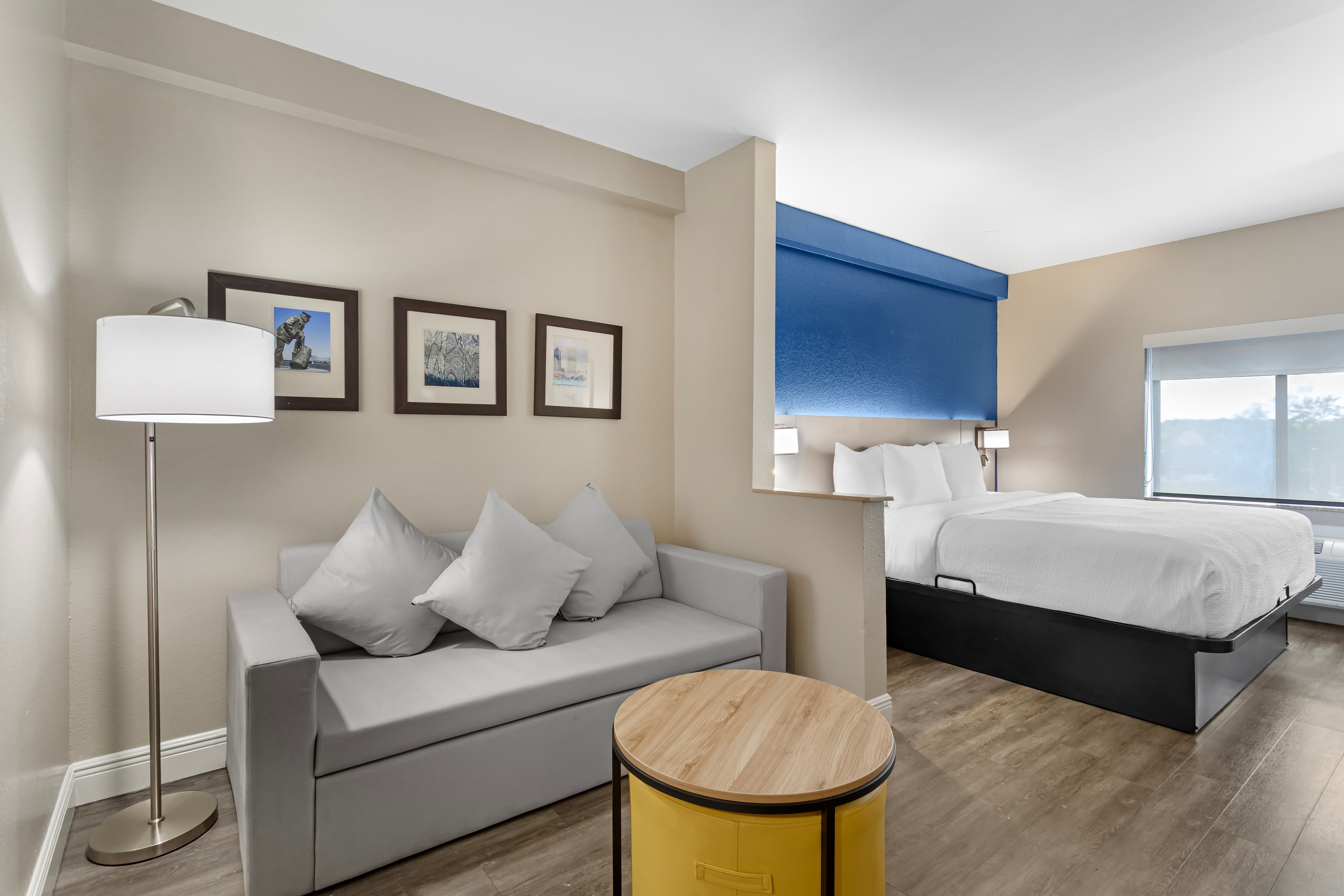 Comfort Suites West Jacksonville — 9