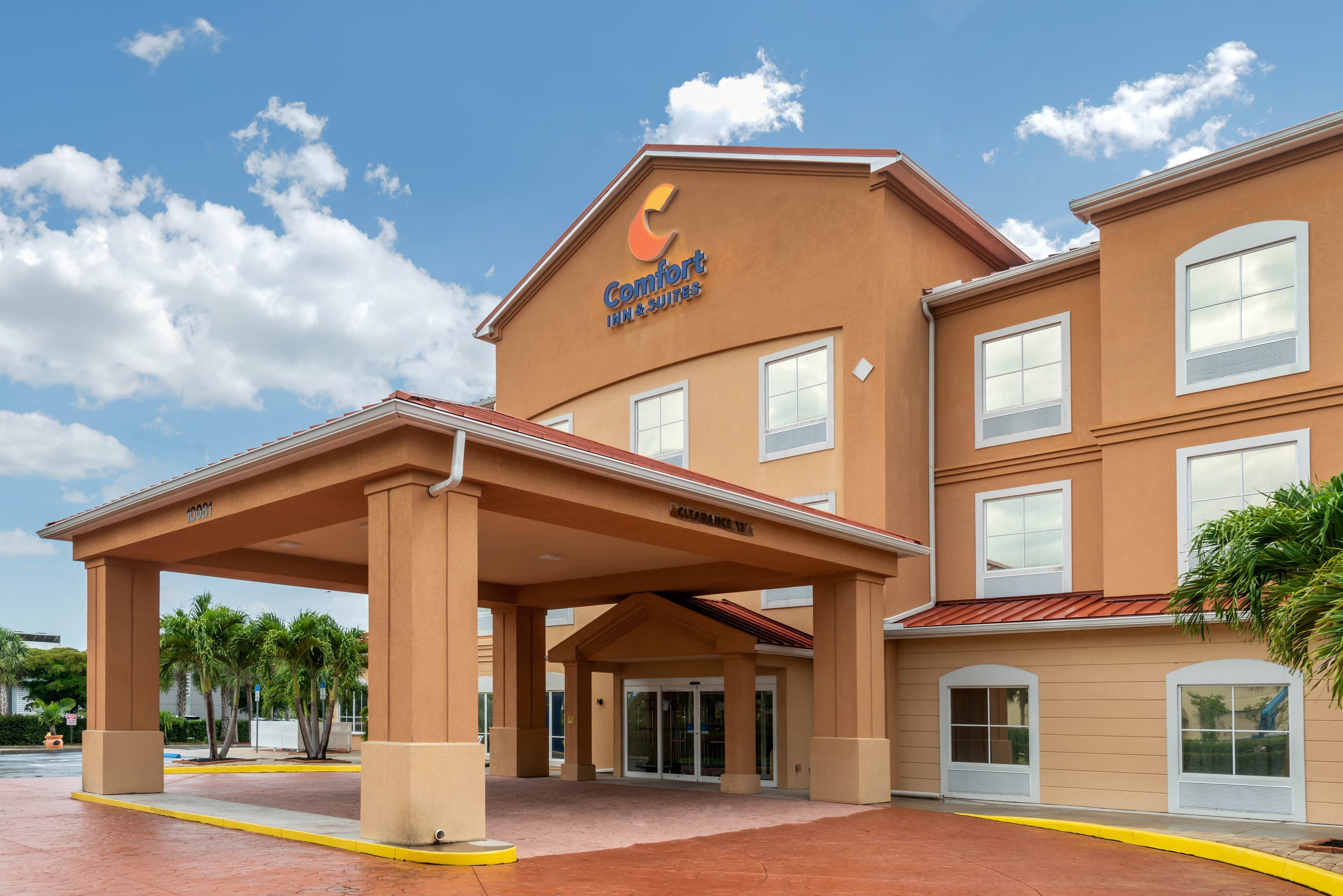 Comfort Inn & Suites Fort Myers Airport - Image 1