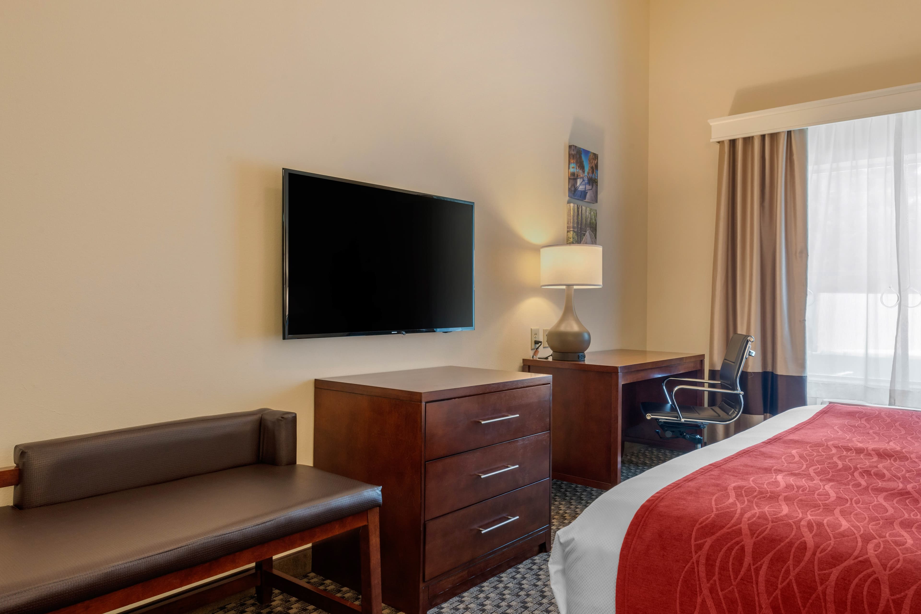 Comfort Inn & Suites Fort Myers Airport - Image 4