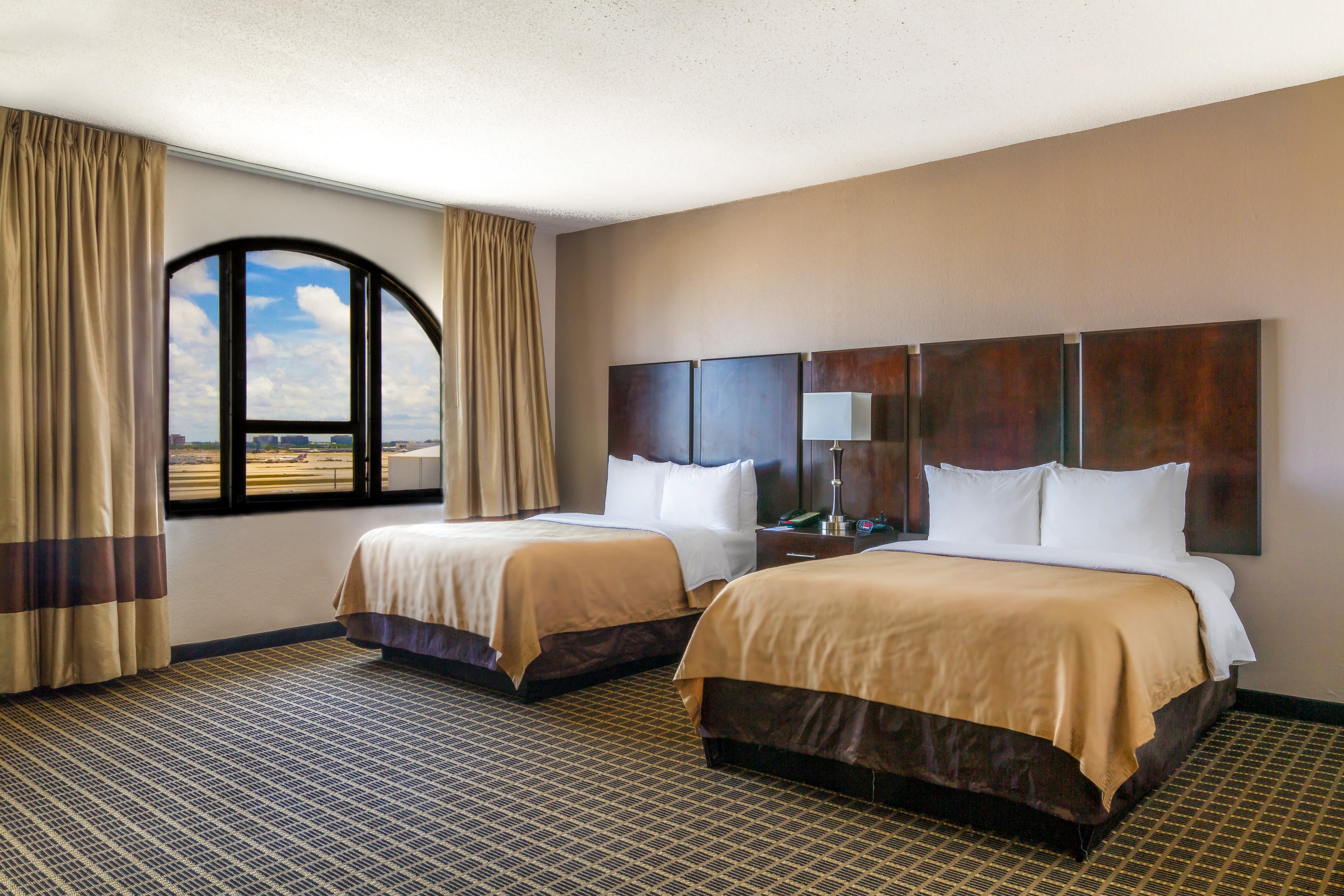 Clarion Inn & Suites Miami International Airport - Image 4