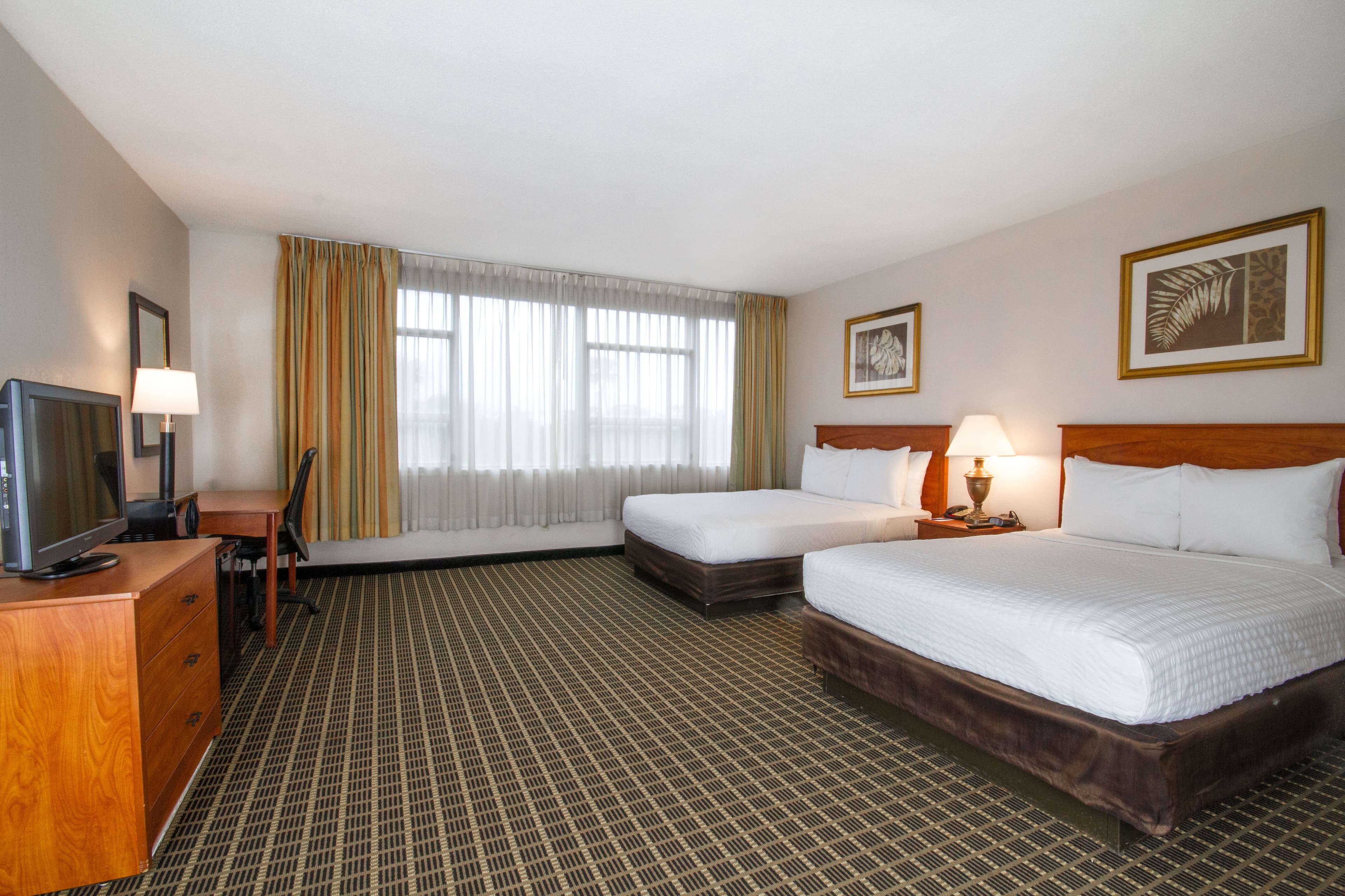 Clarion Inn & Suites Miami International Airport — 10
