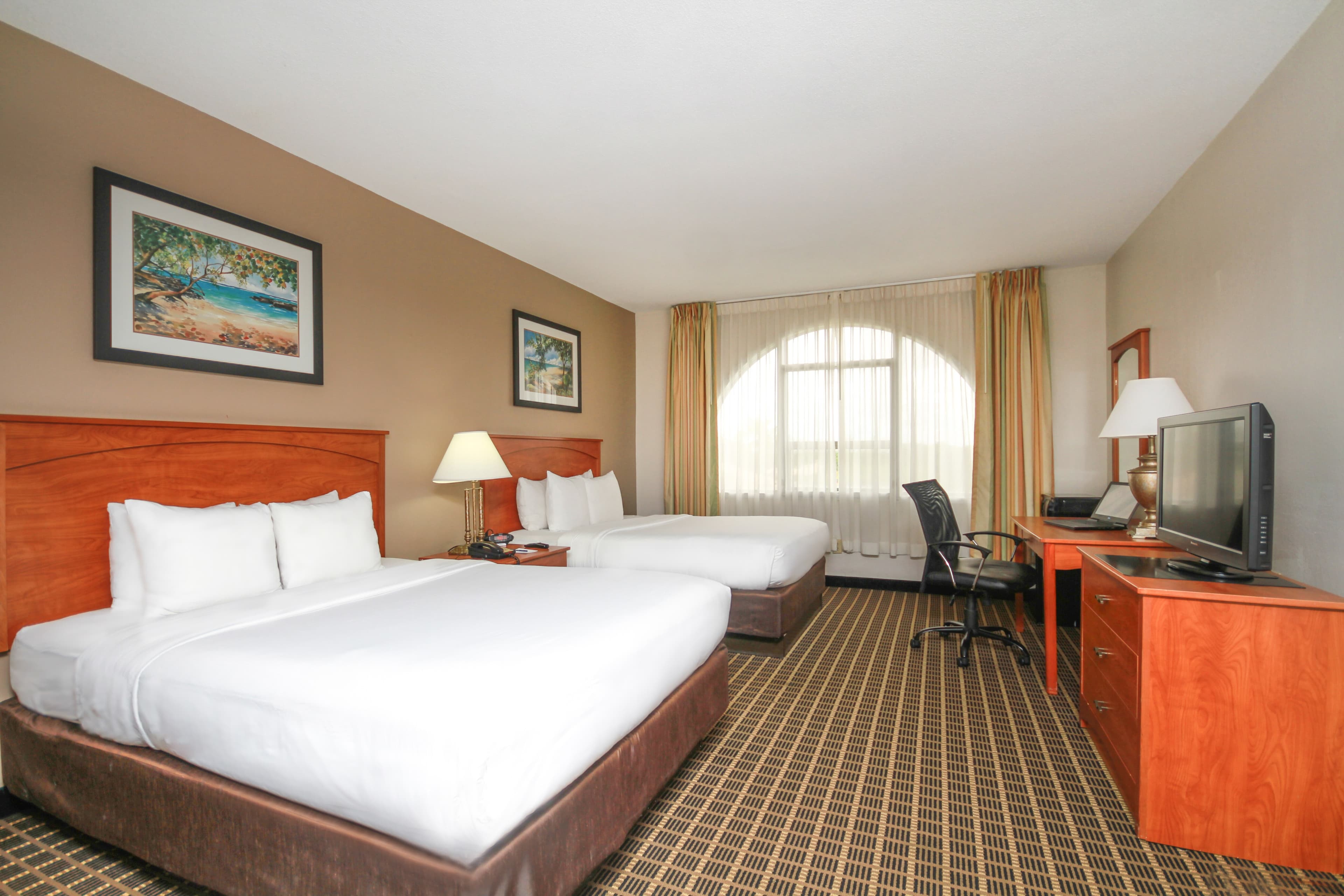 Clarion Inn & Suites Miami International Airport — 11