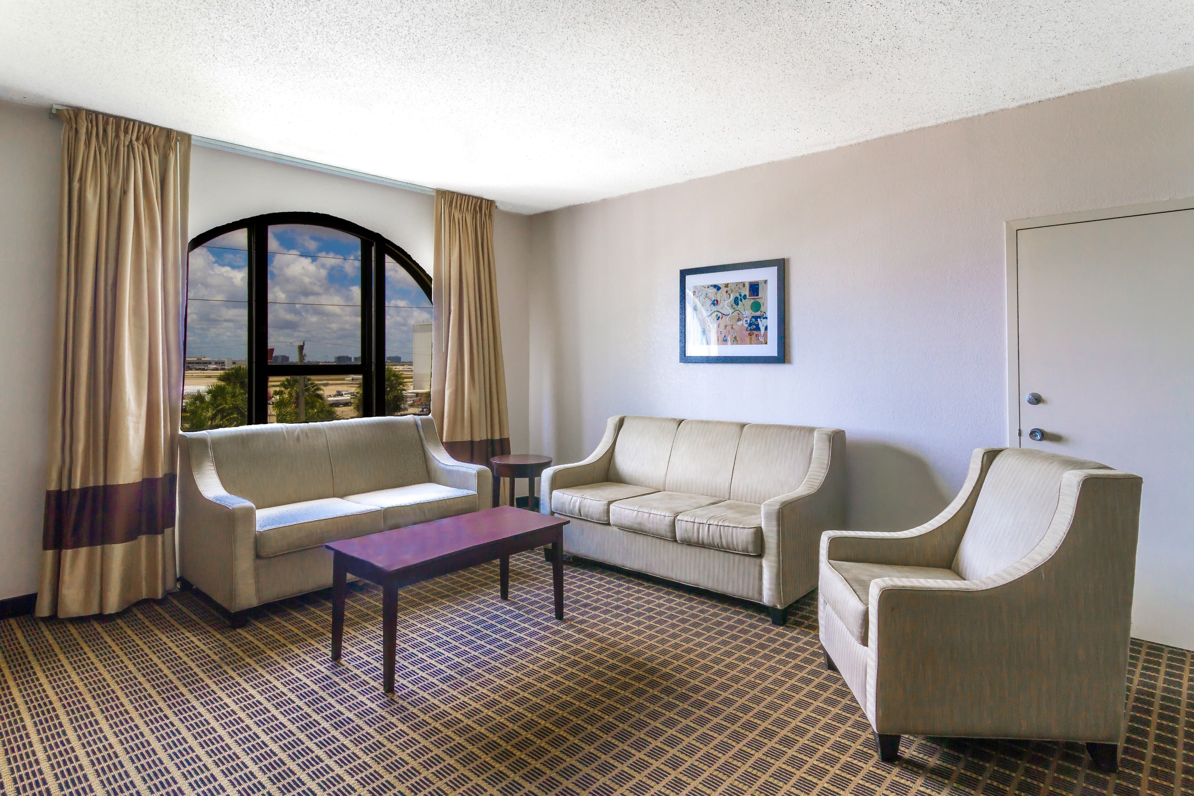 Clarion Inn & Suites Miami International Airport — 12