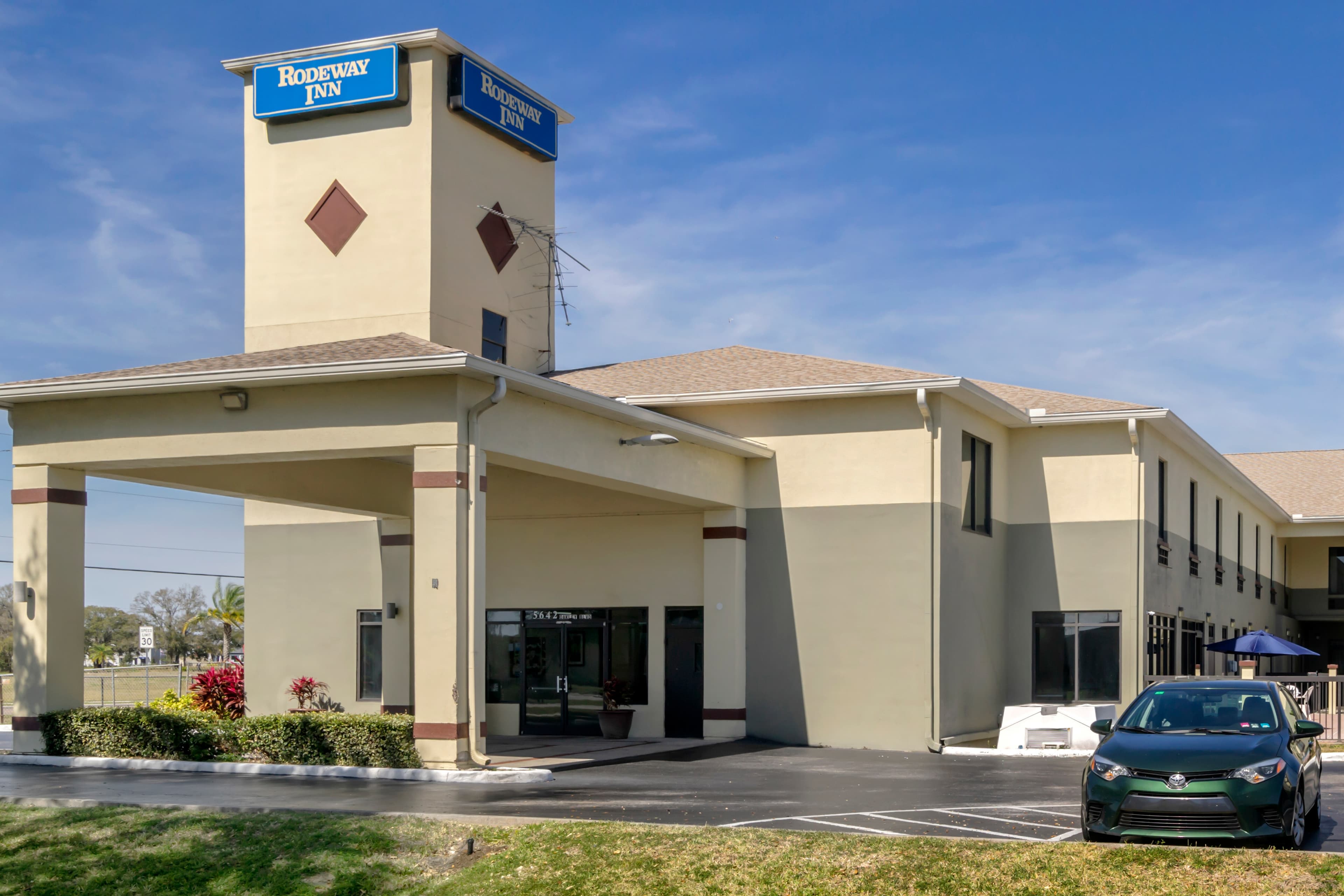 Rodeway Inn Wesley Chapel - Image 1
