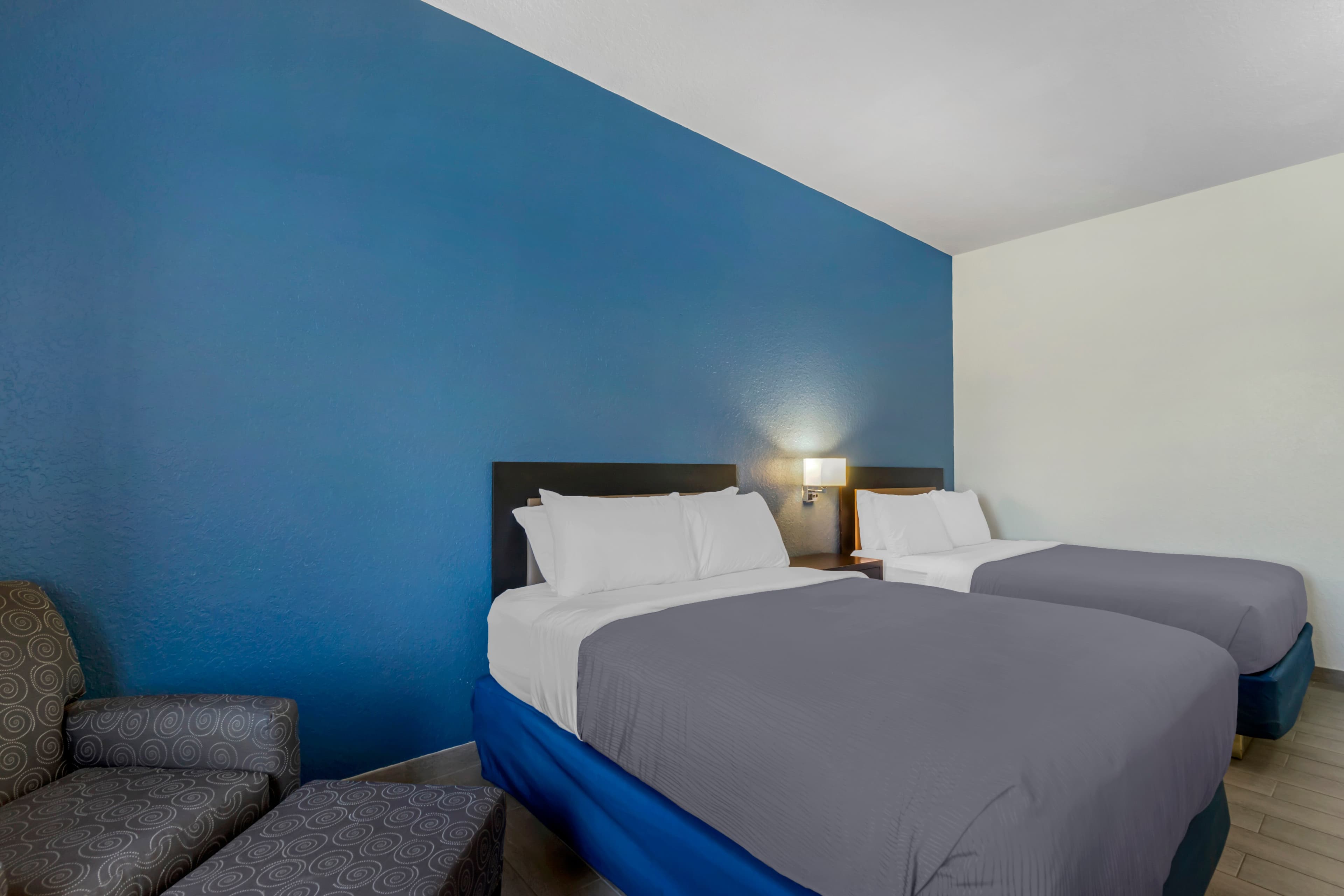 Rodeway Inn Wesley Chapel - Image 3