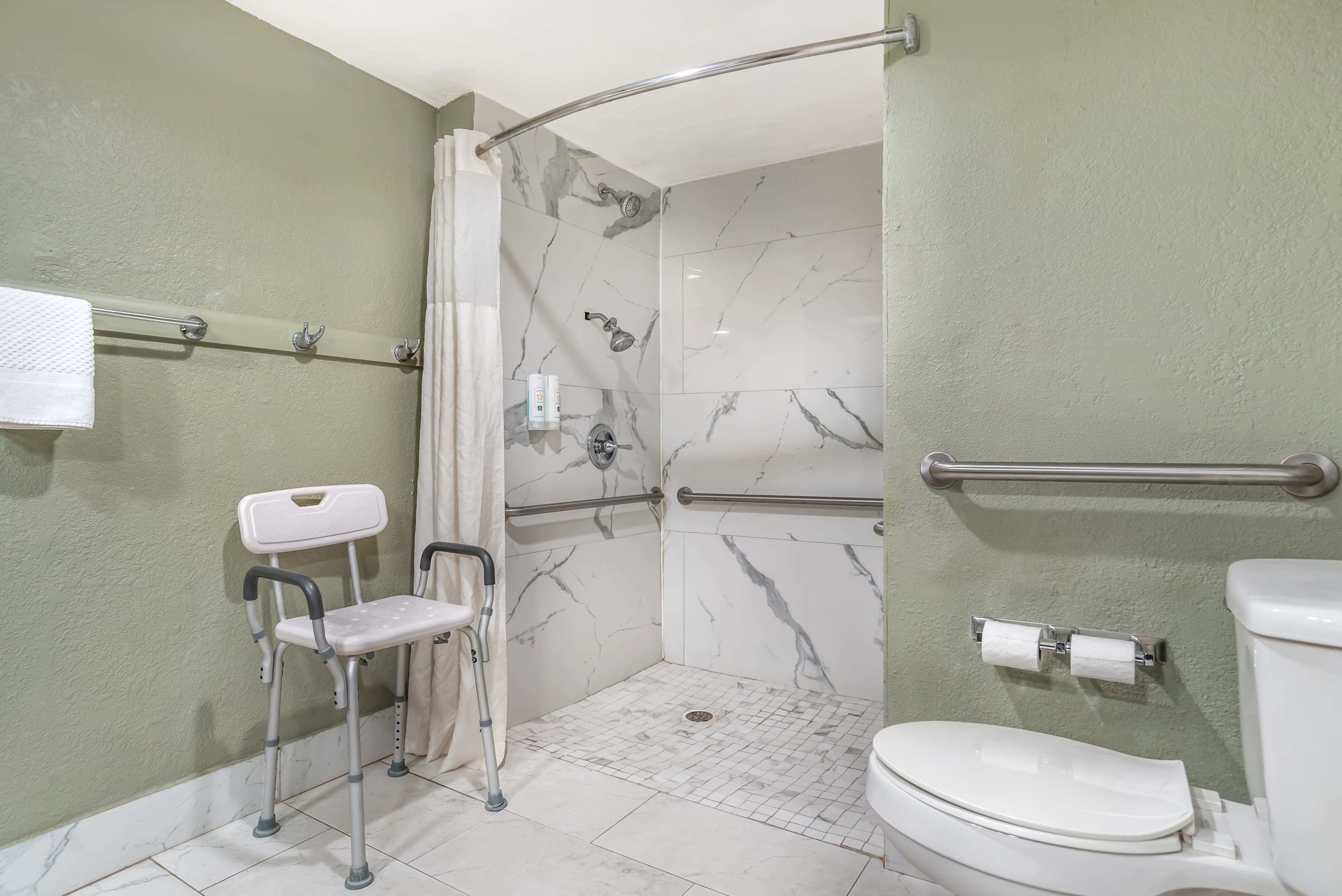 Quality Inn & Suites near Panama City Beach - Image 5