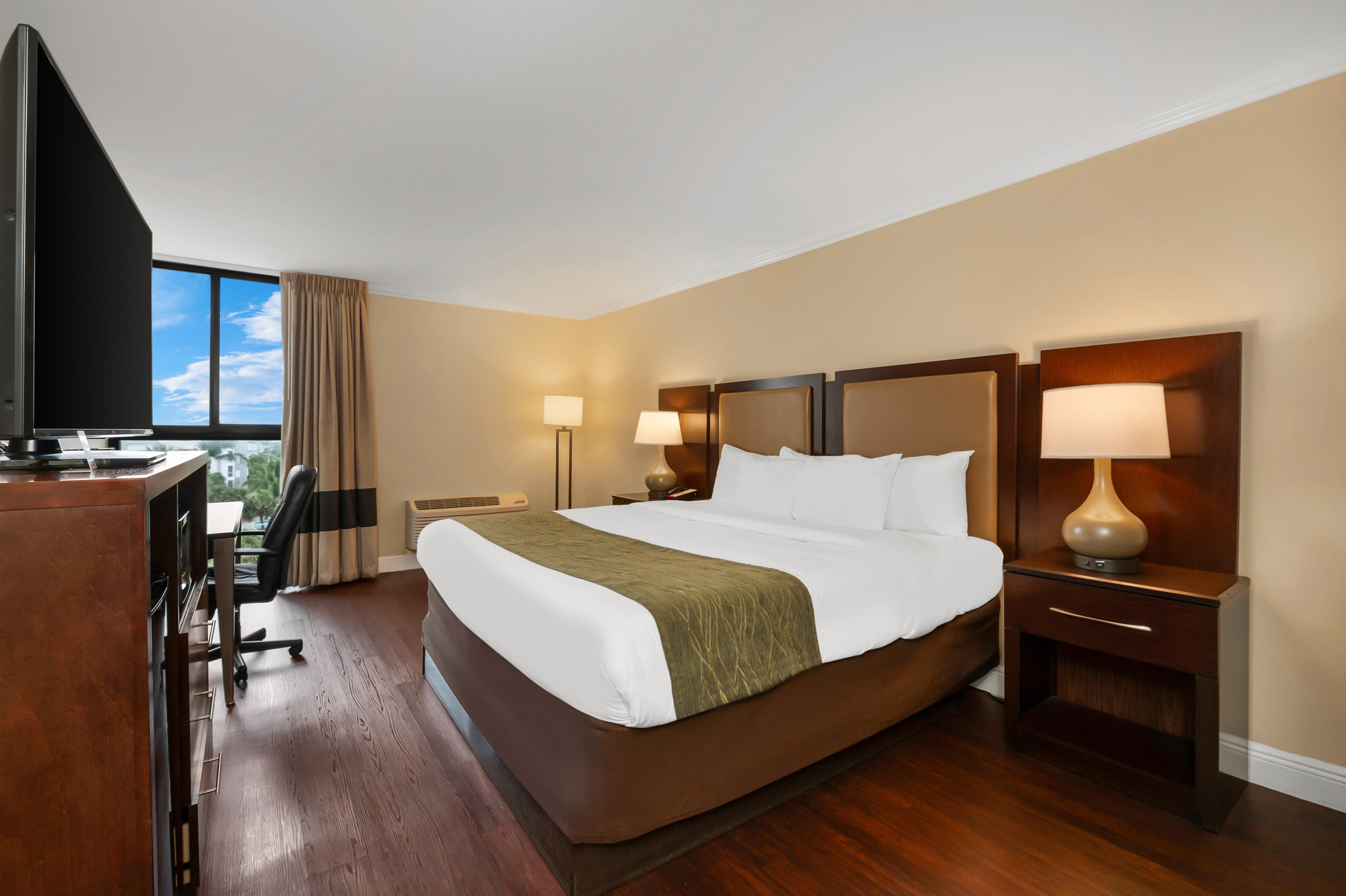 Comfort Inn Oceanside Deerfield Beach - Image 1
