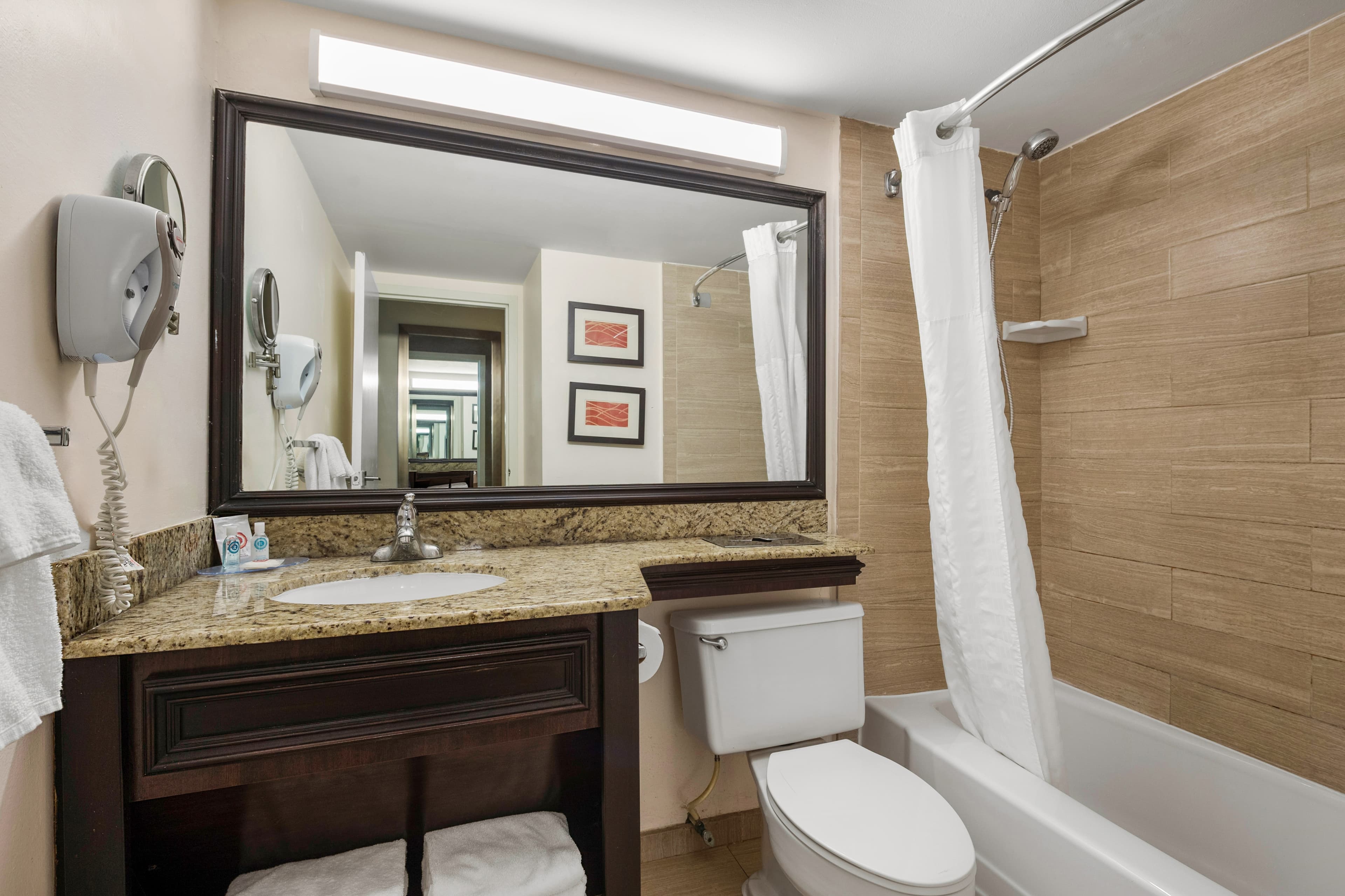 Comfort Inn Oceanside Deerfield Beach — 22
