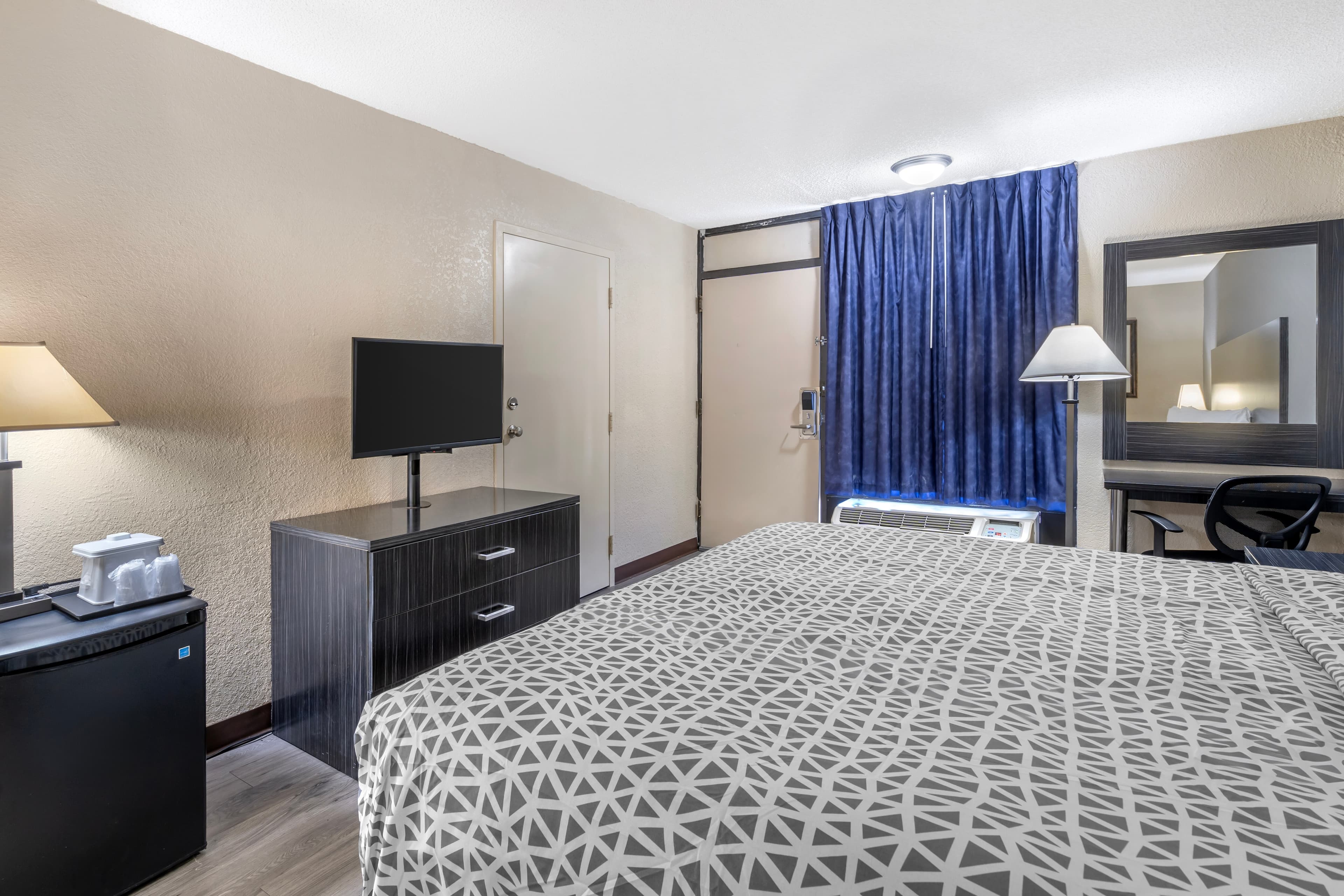 Suburban Studios International Drive - Image 2