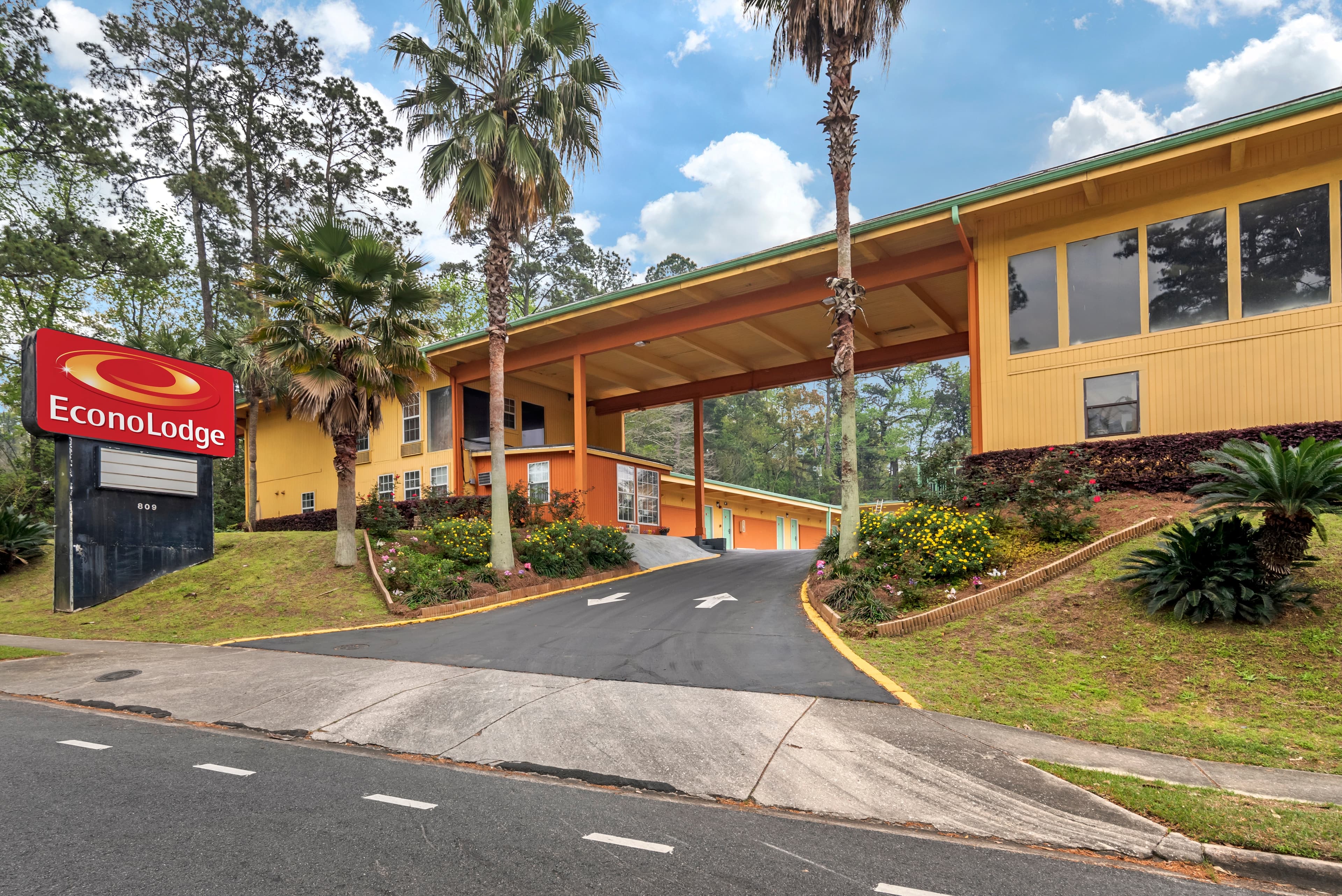 Econo Lodge Tallahassee Downtown - University - Image 1