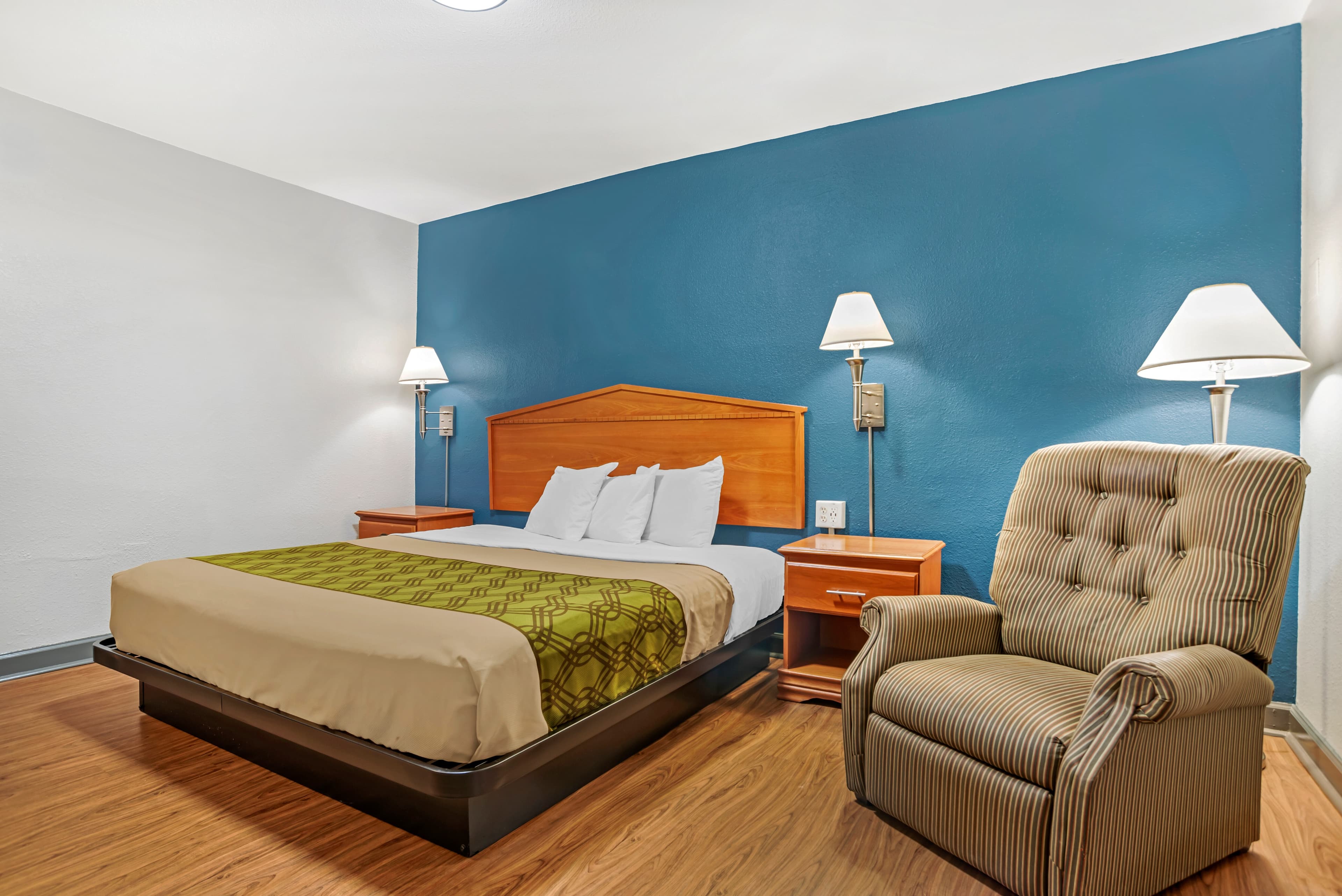 Econo Lodge Tallahassee Downtown - University — 6