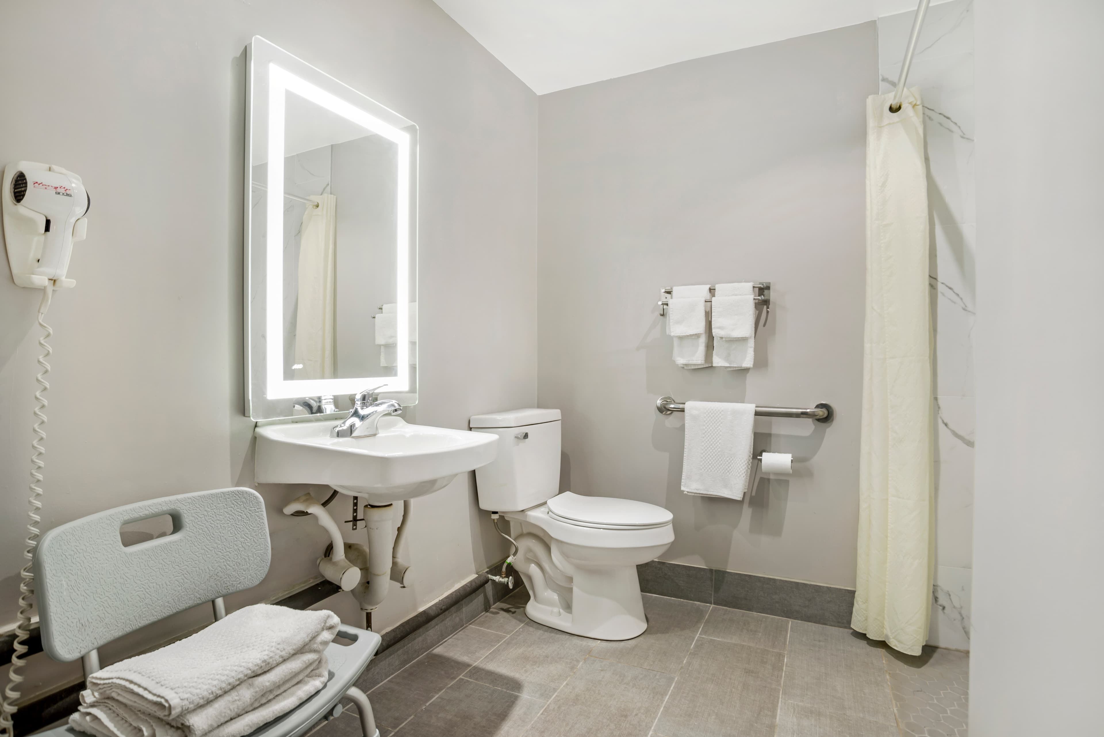 Econo Lodge Tallahassee Downtown - University — 8