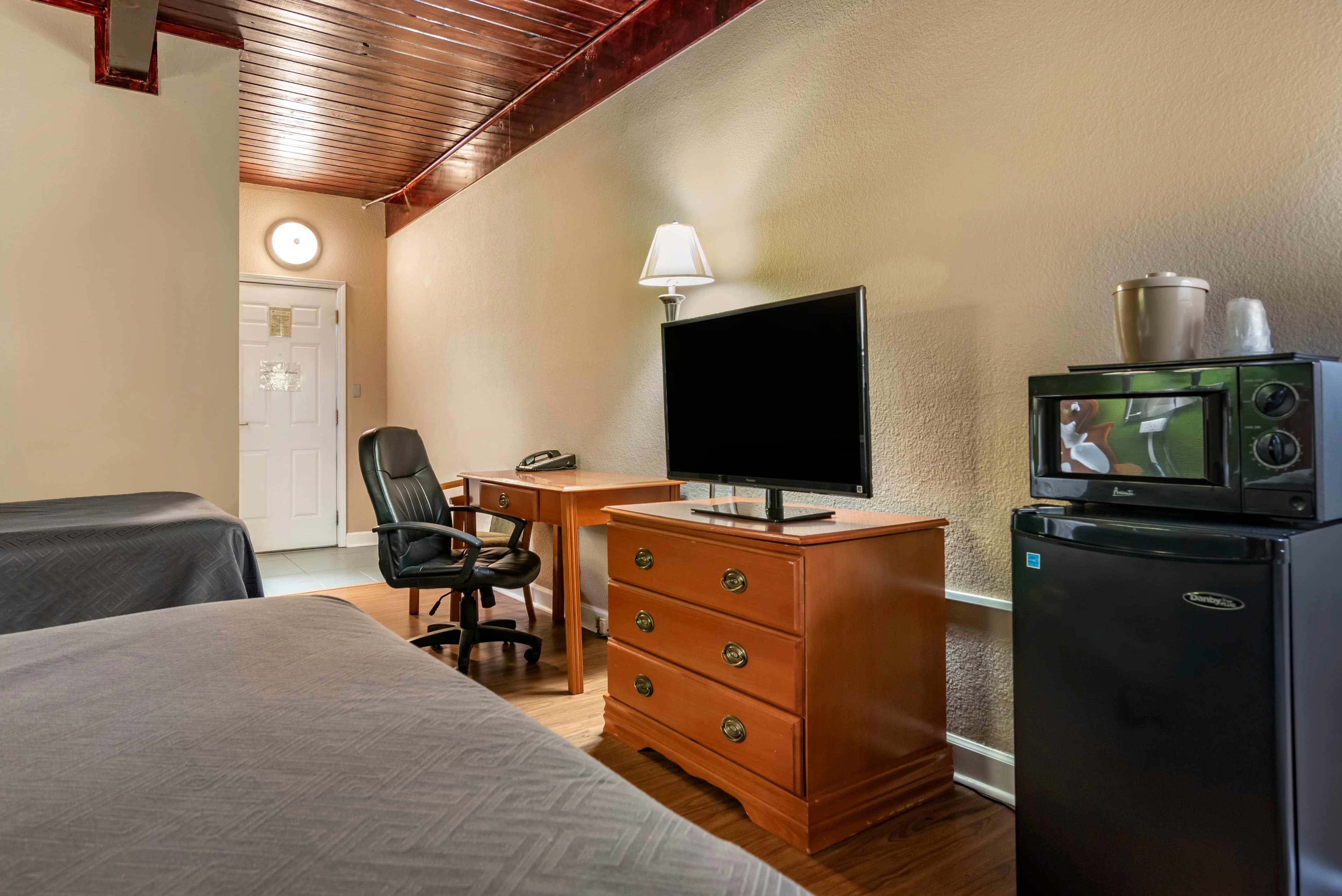 Econo Lodge Tallahassee Downtown - University — 10