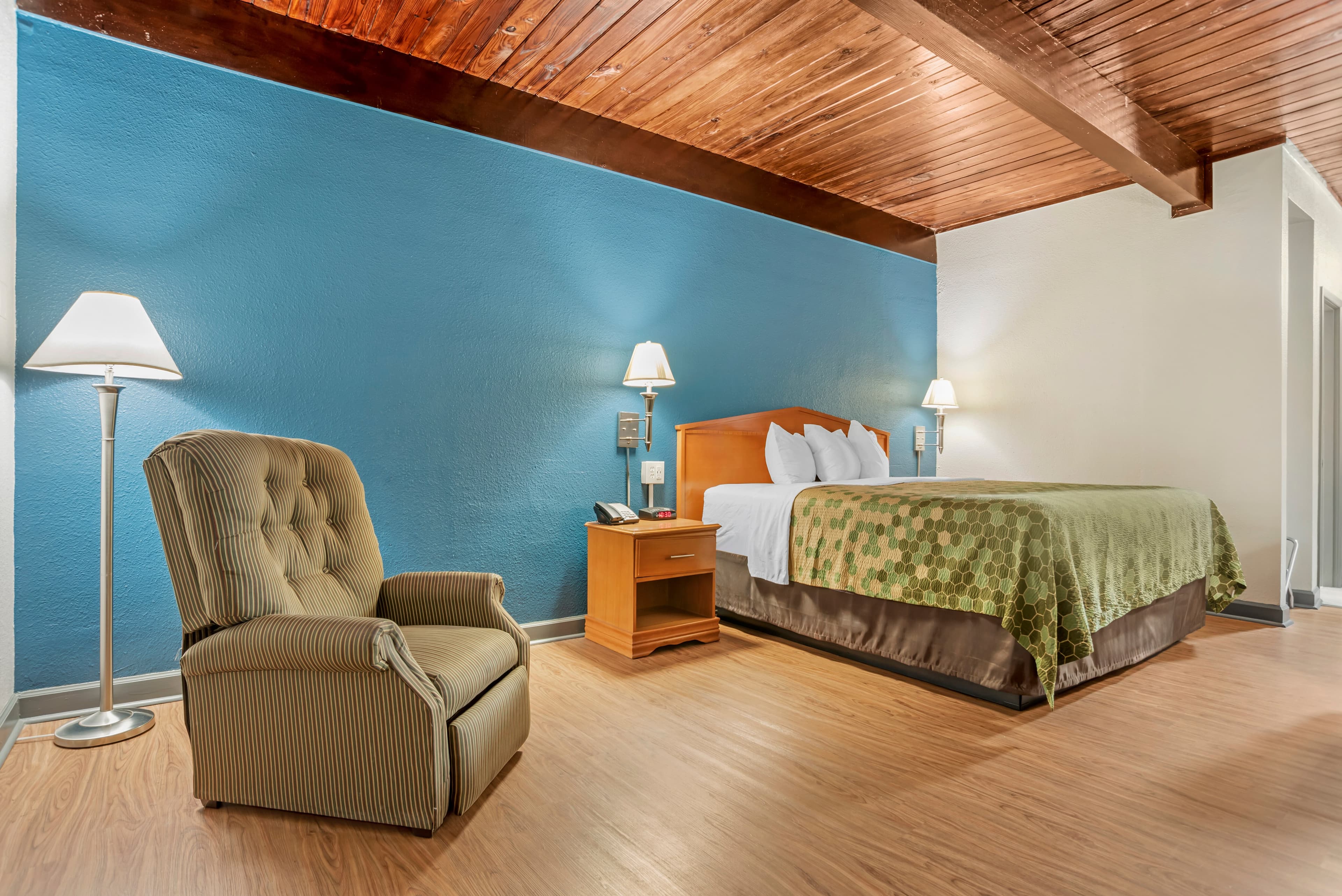 Econo Lodge Tallahassee Downtown - University — 11