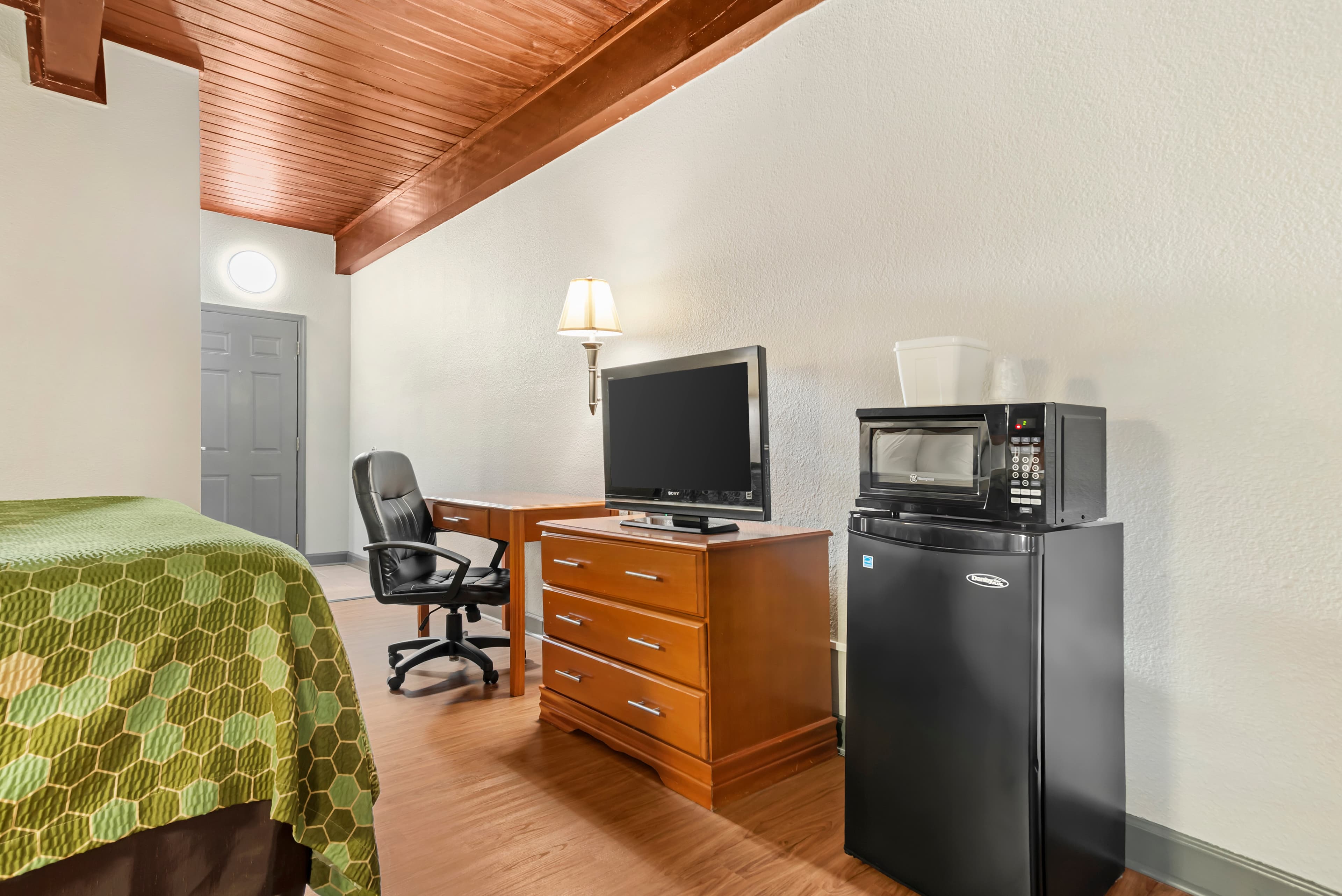Econo Lodge Tallahassee Downtown - University — 12