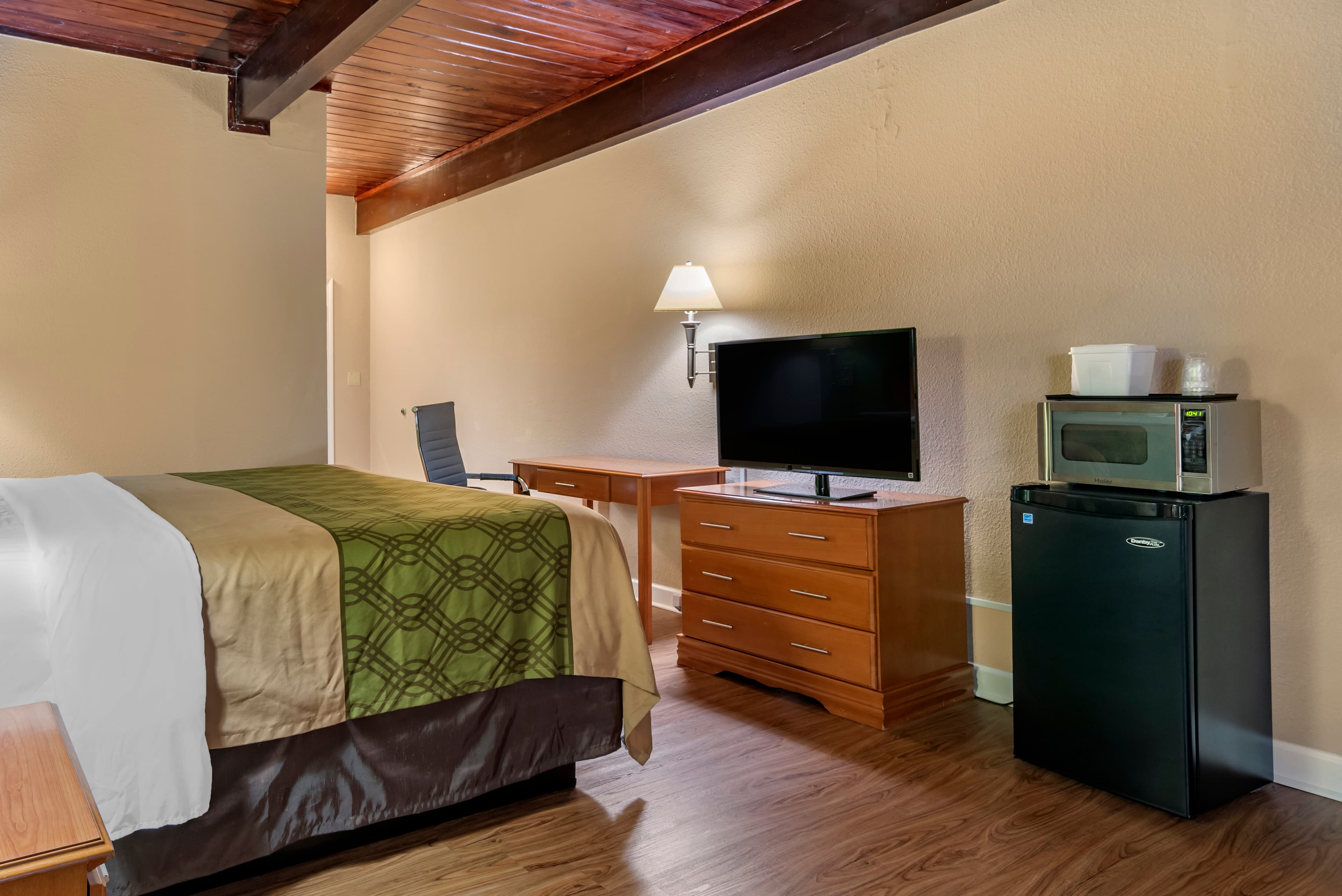 Econo Lodge Tallahassee Downtown - University — 7