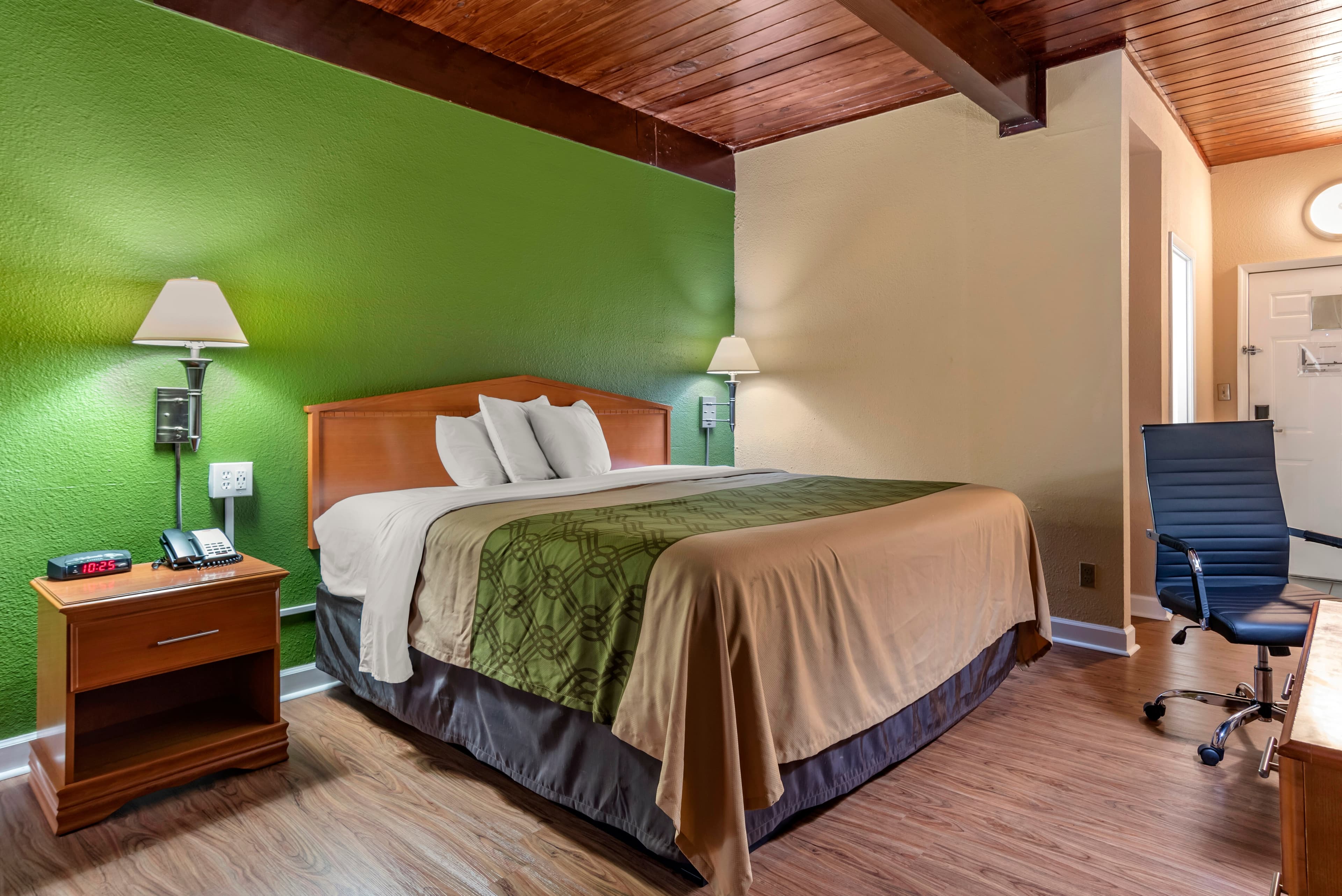 Econo Lodge Tallahassee Downtown - University — 8