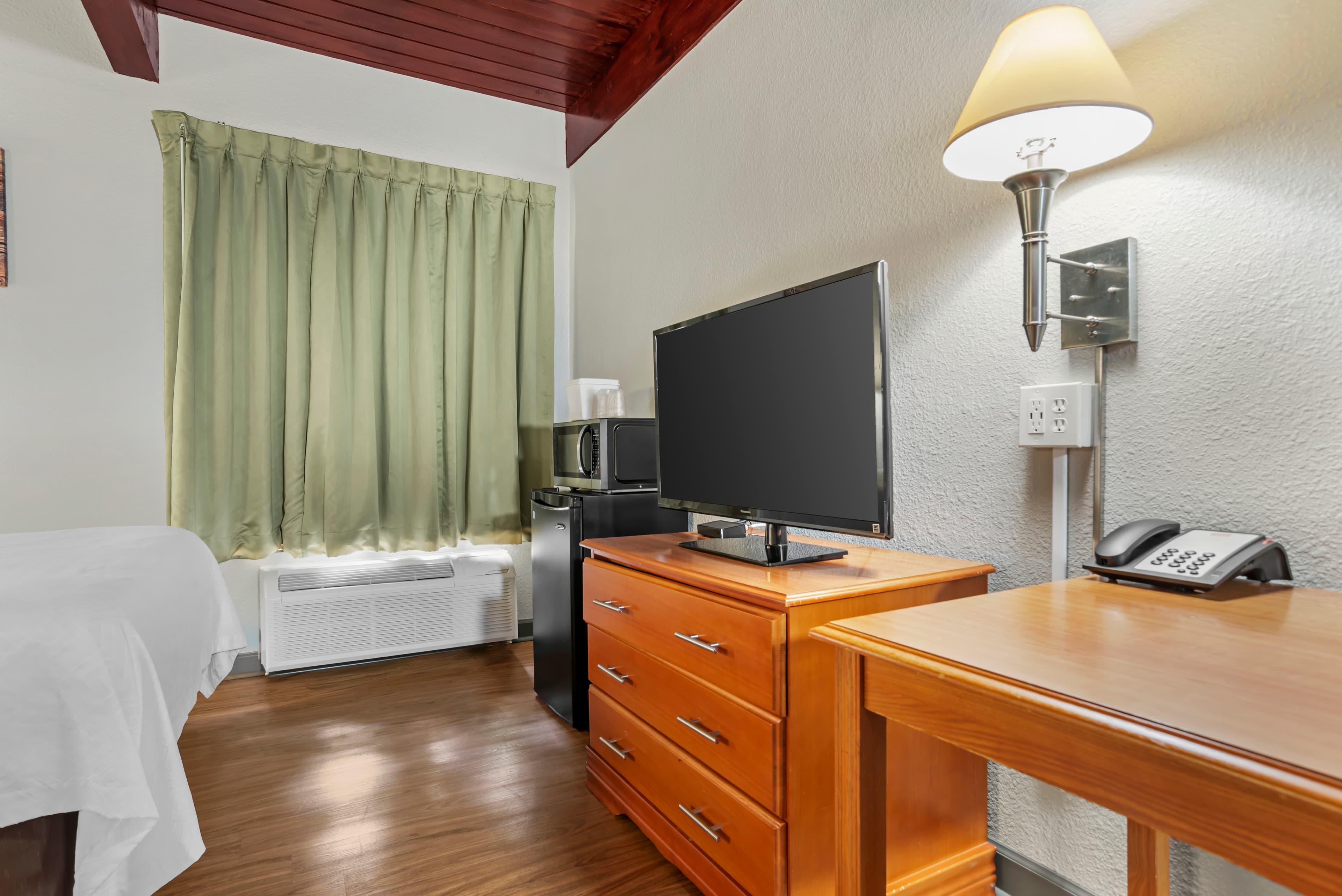 Econo Lodge Tallahassee Downtown - University — 28