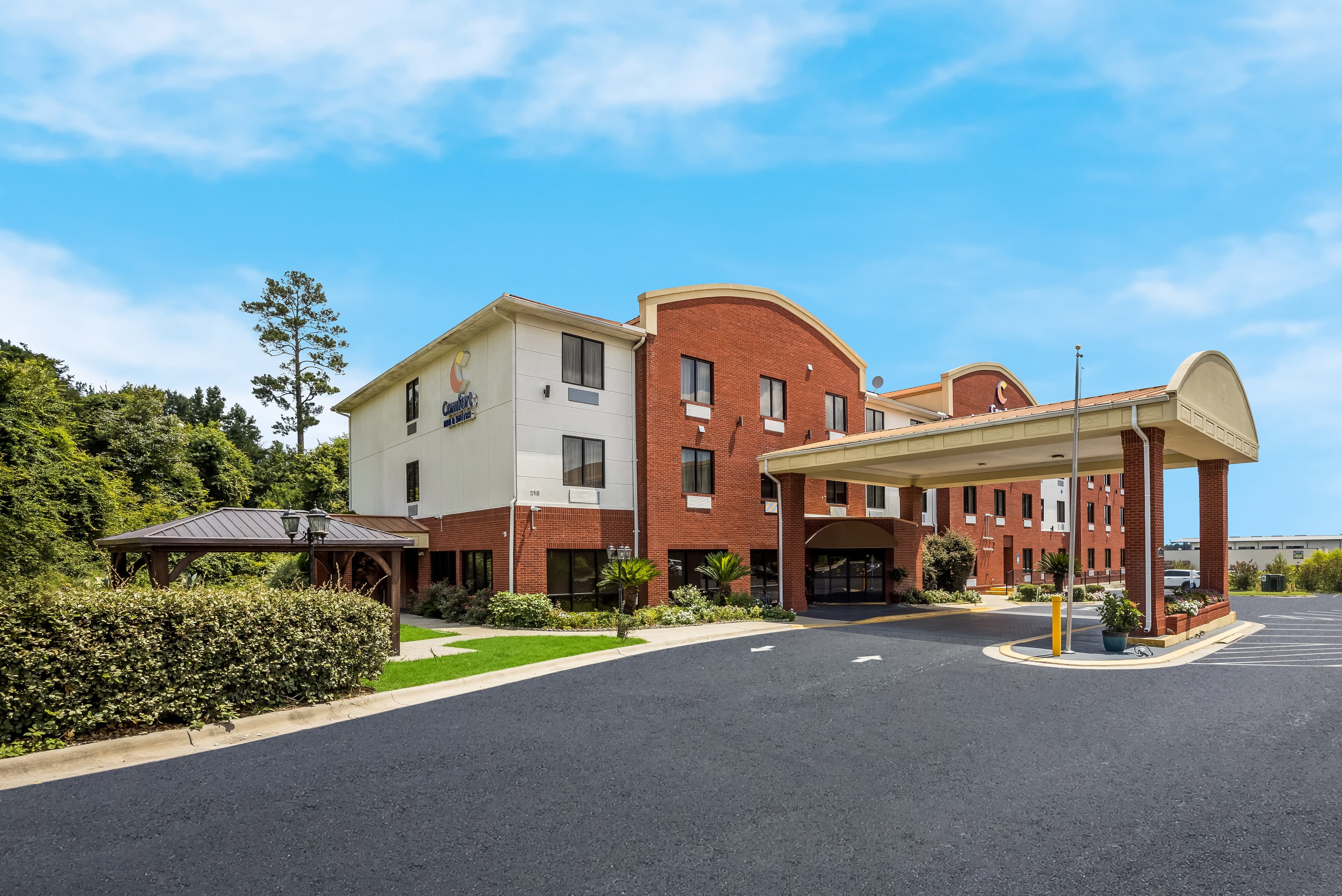 Comfort Inn & Suites Midway - Tallahassee West - Image 1