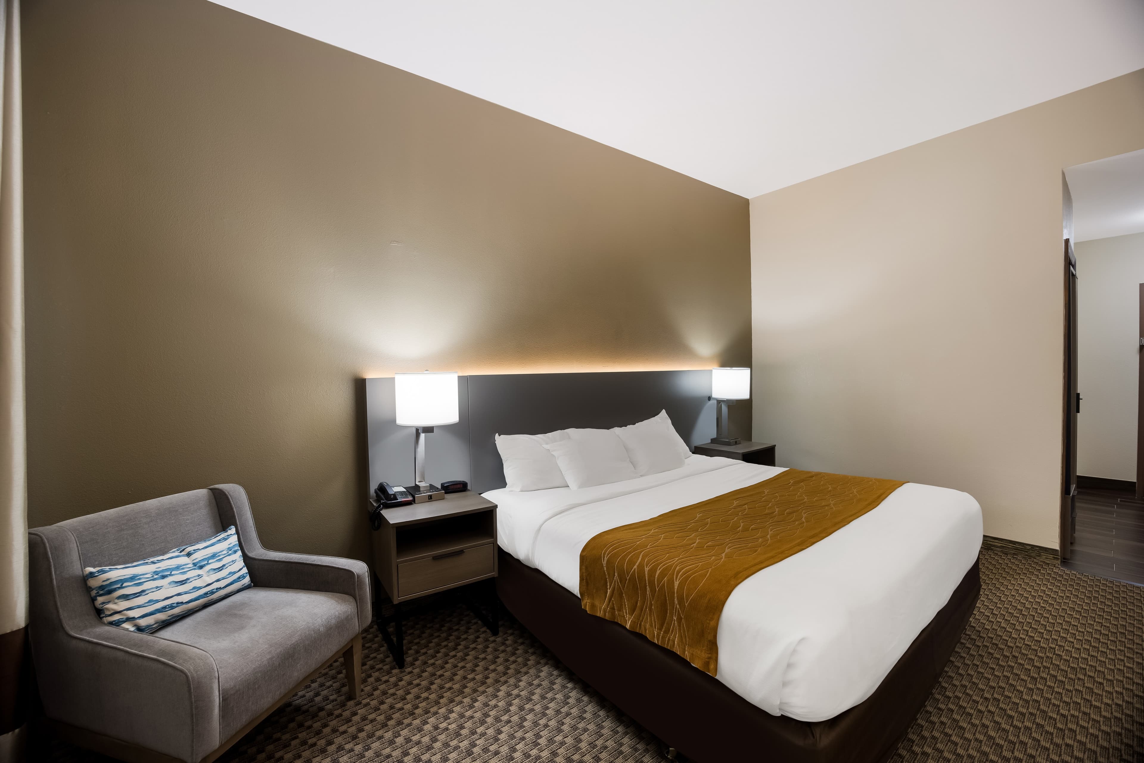 Comfort Inn & Suites Midway - Tallahassee West - Image 4