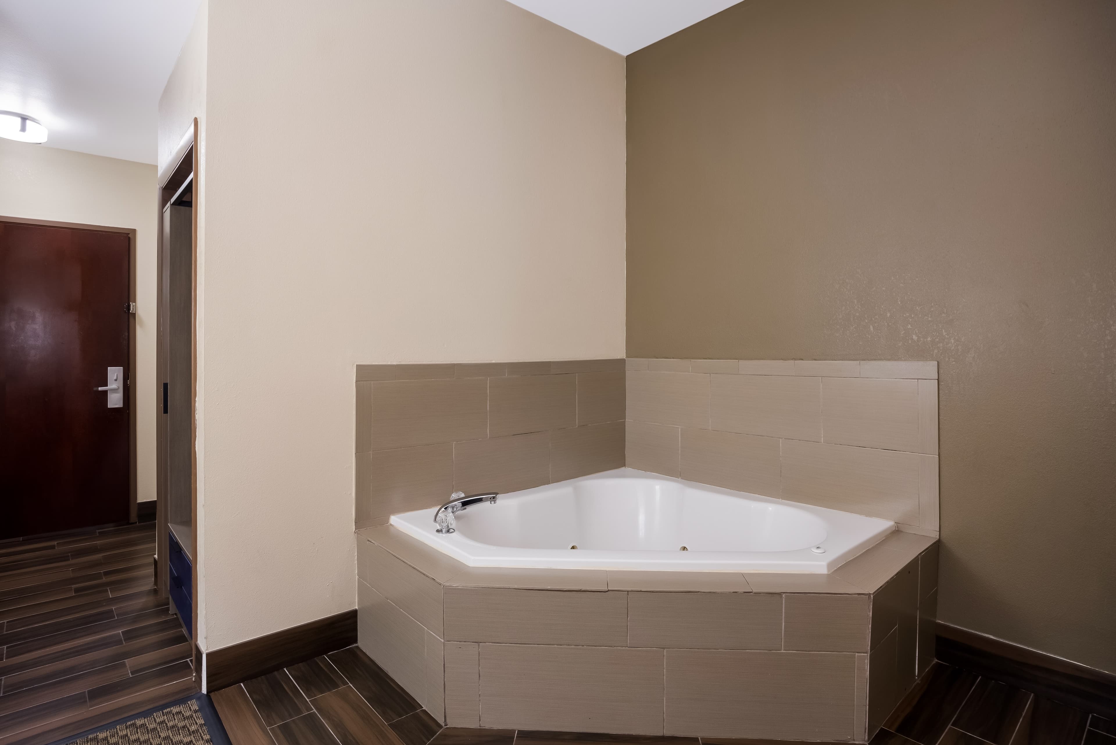 Comfort Inn & Suites Midway - Tallahassee West — 12