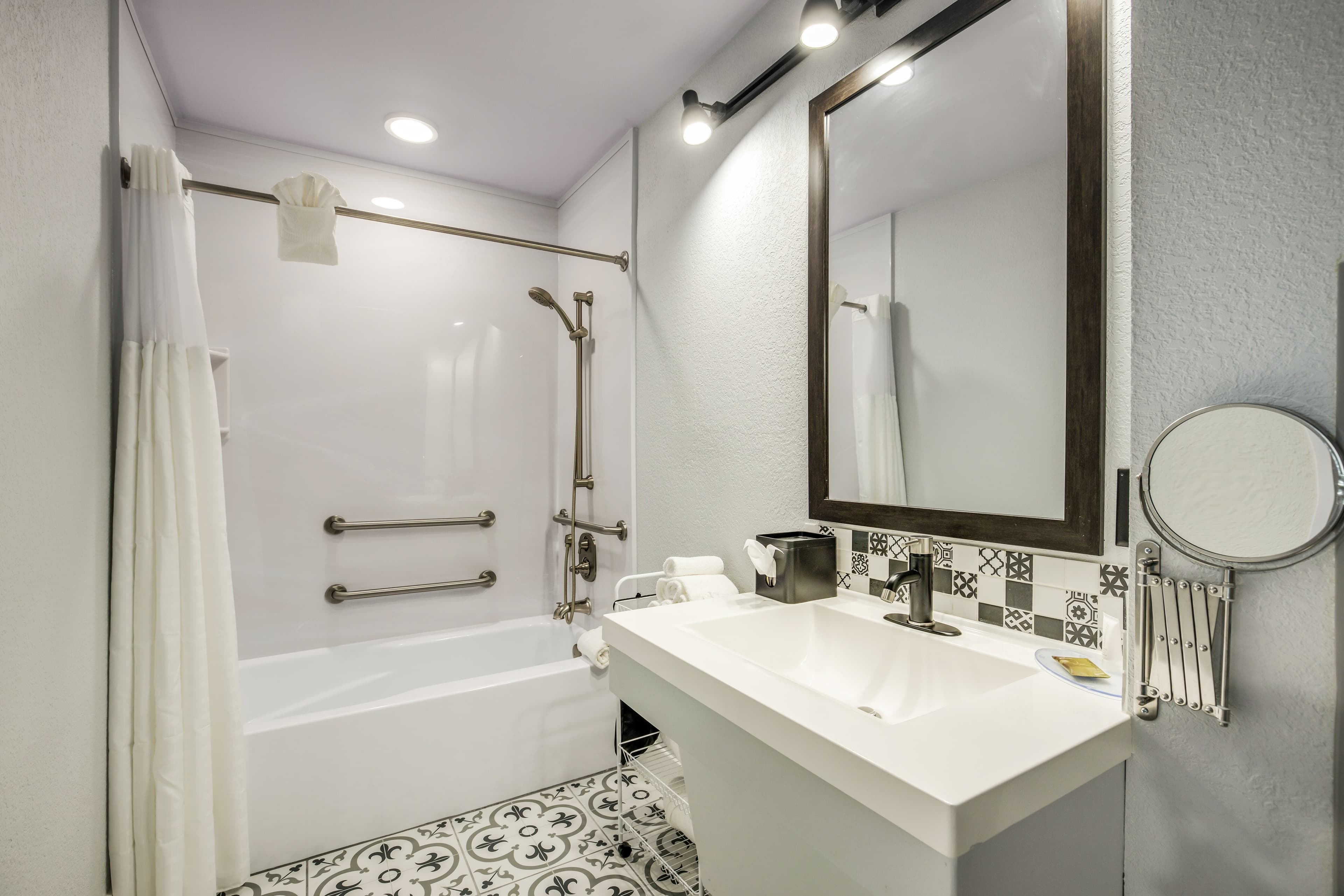 Clarion Pointe Tallahassee North — 12