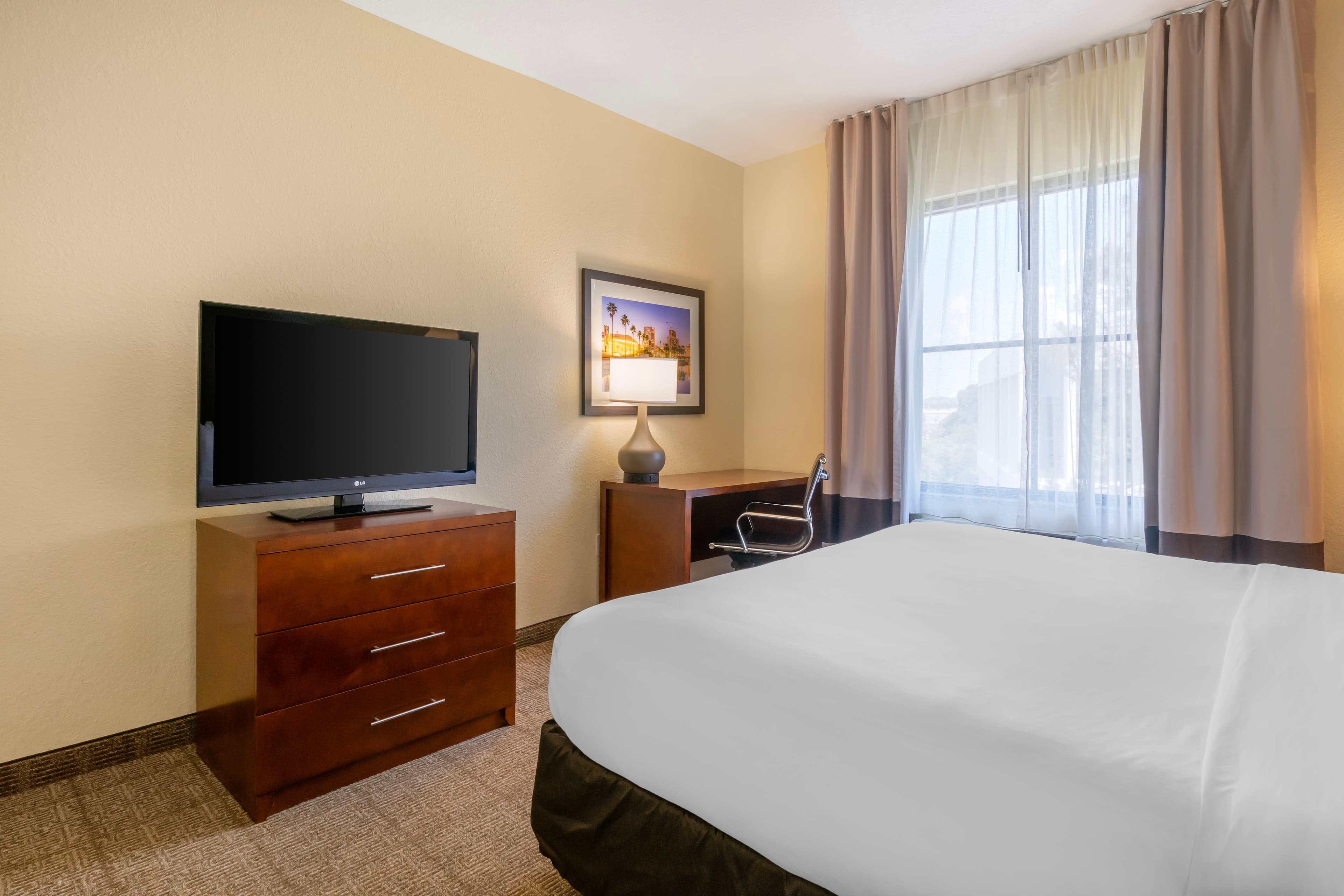 Comfort Inn & Suites Northeast - Gateway — 7