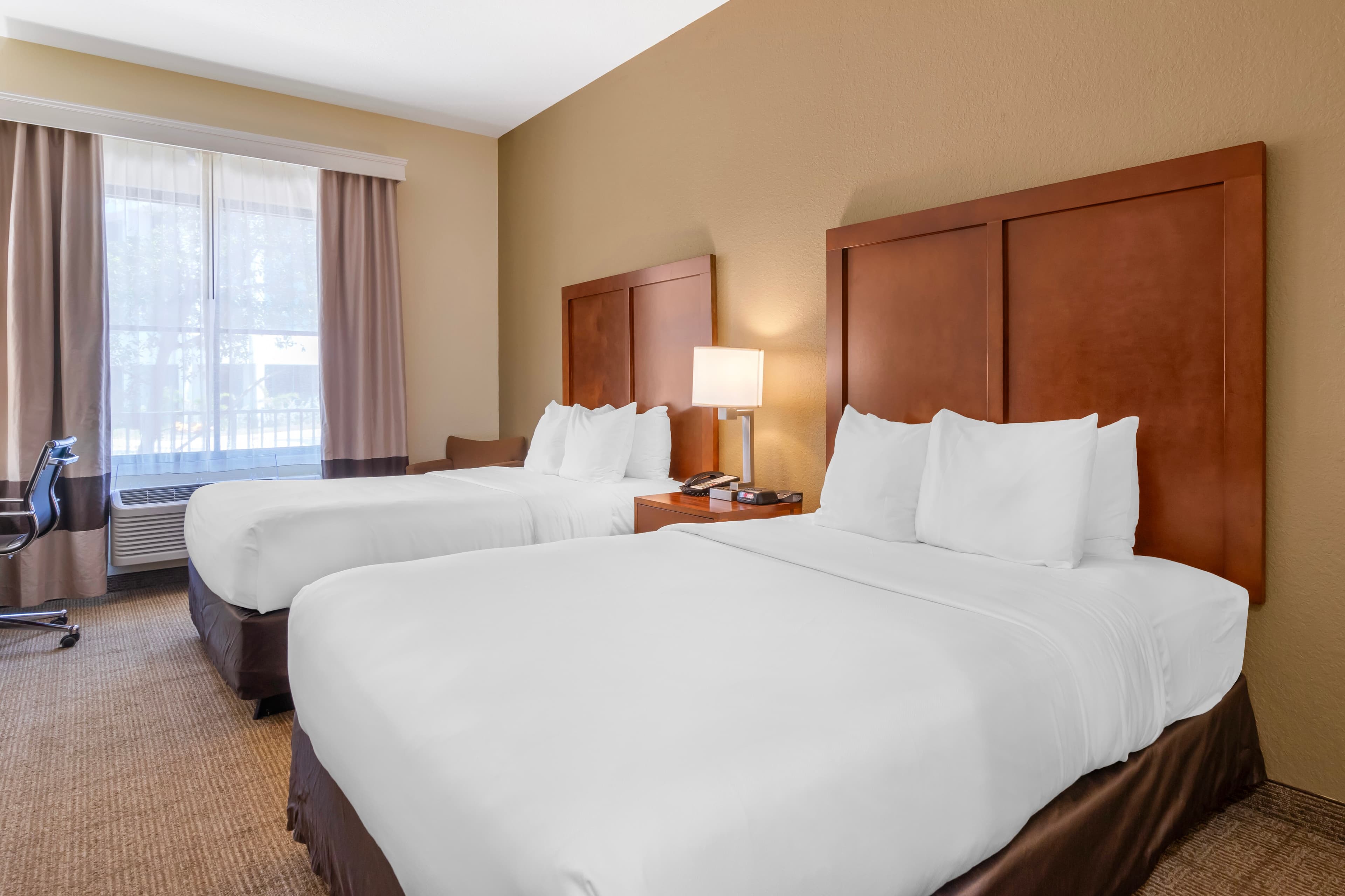 Comfort Inn & Suites Northeast - Gateway — 10