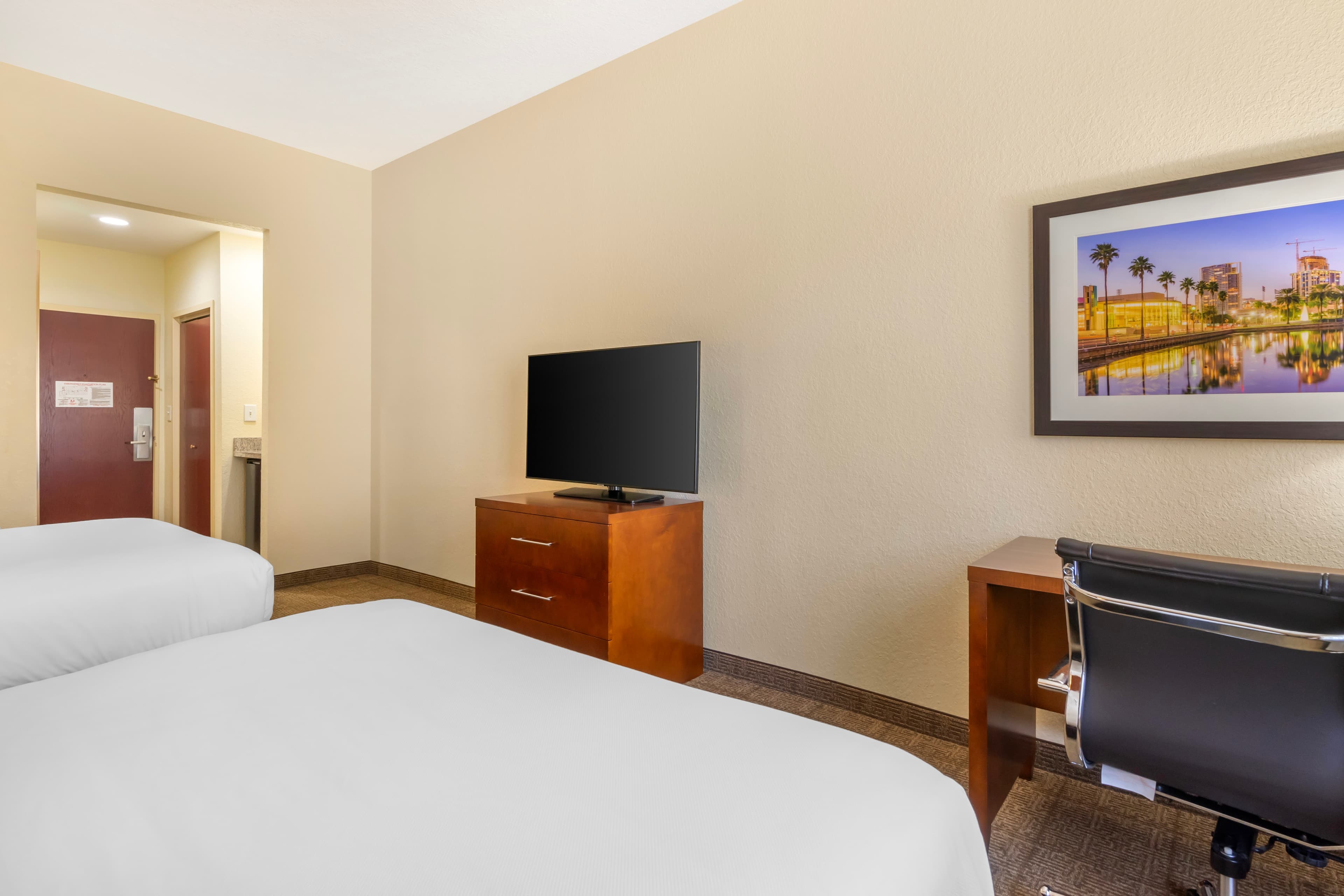 Comfort Inn & Suites Northeast - Gateway — 11