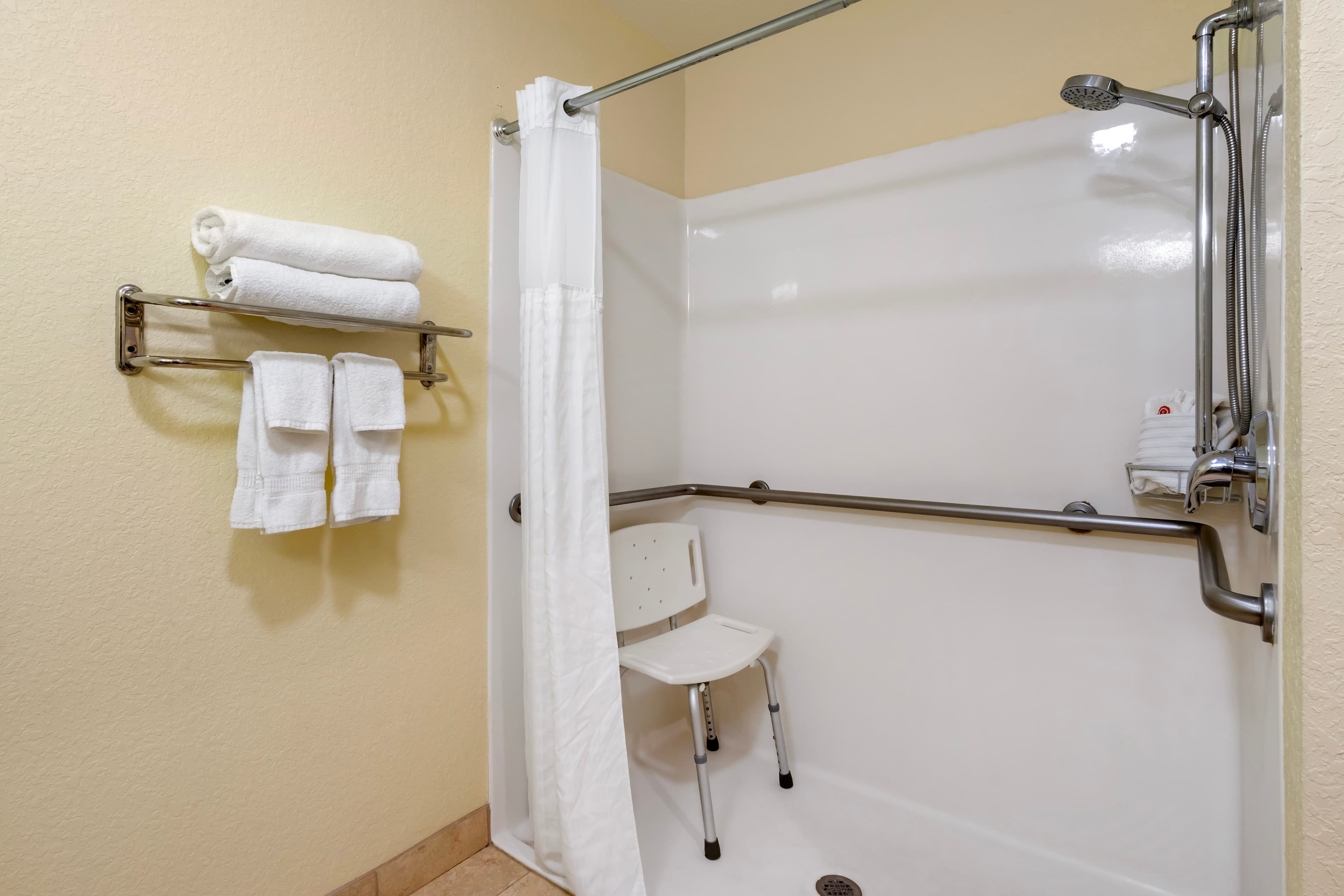 Comfort Inn & Suites Northeast - Gateway — 17