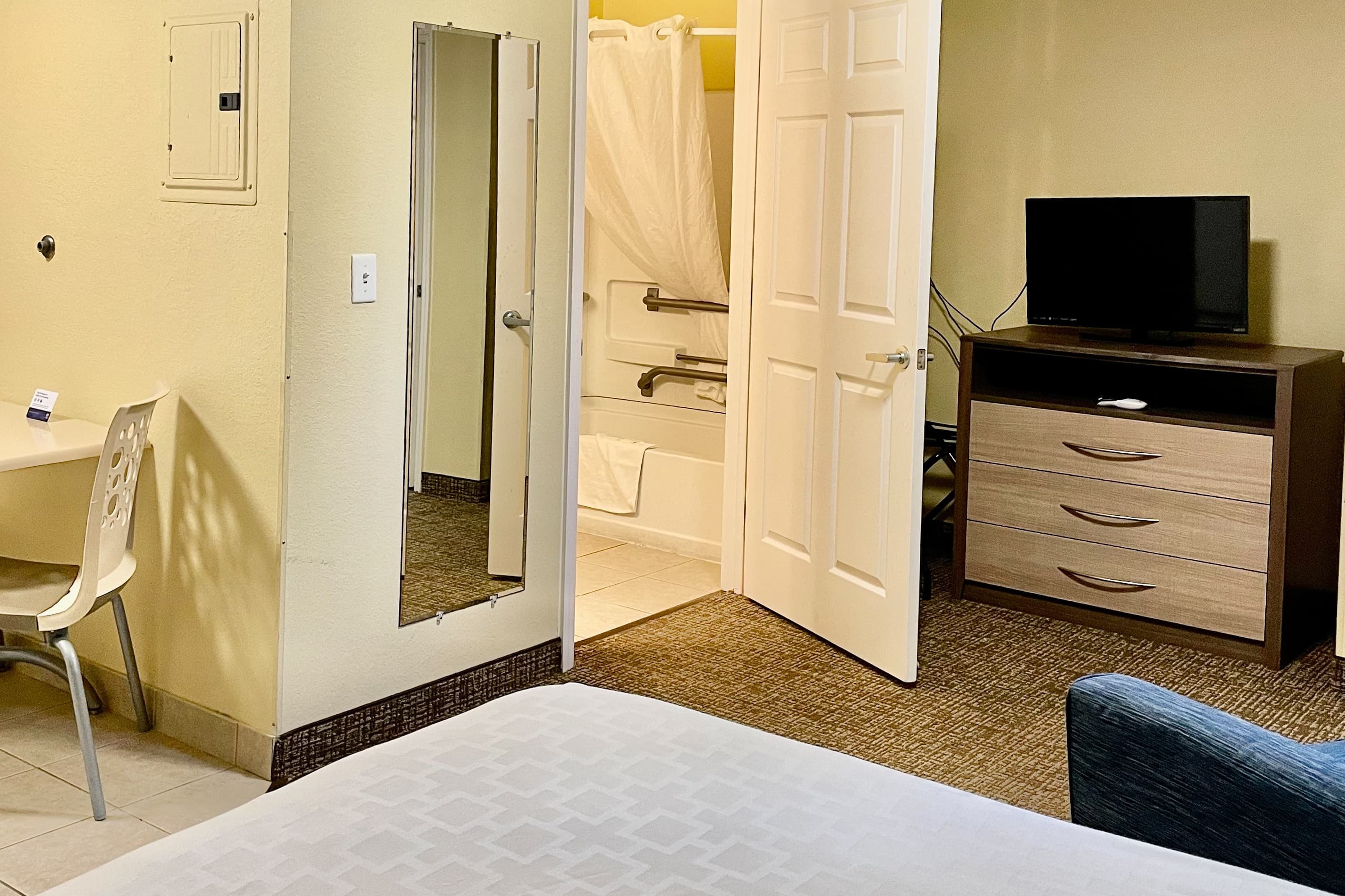 Suburban Studios Fort Myers Cape Coral — 28