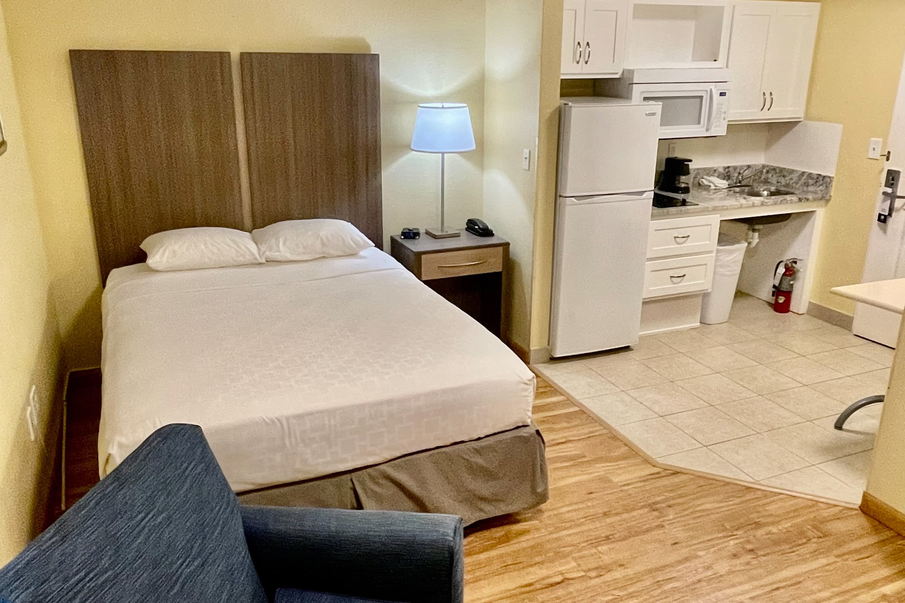 Suburban Studios Fort Myers Cape Coral — 20