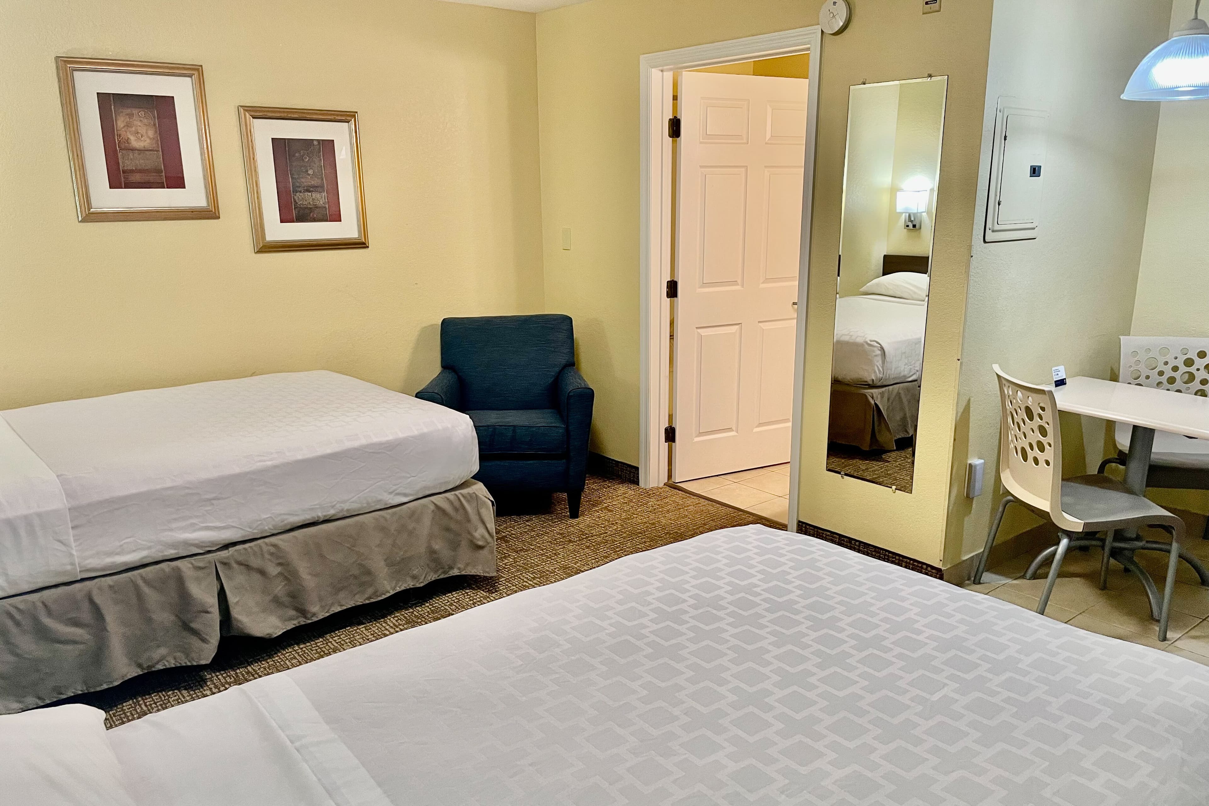 Suburban Studios Fort Myers Cape Coral - Image 3