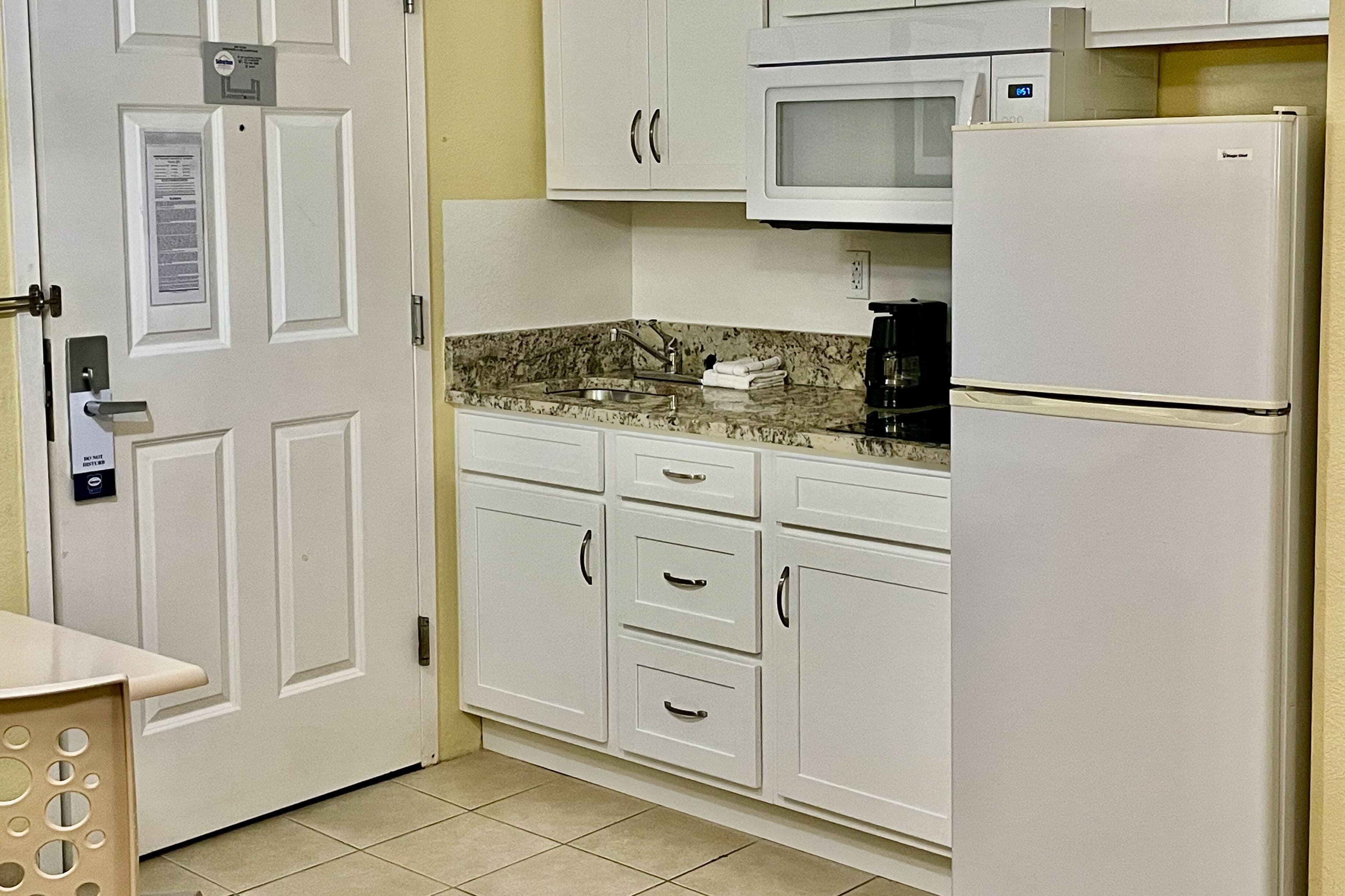 Suburban Studios Fort Myers Cape Coral - Image 4