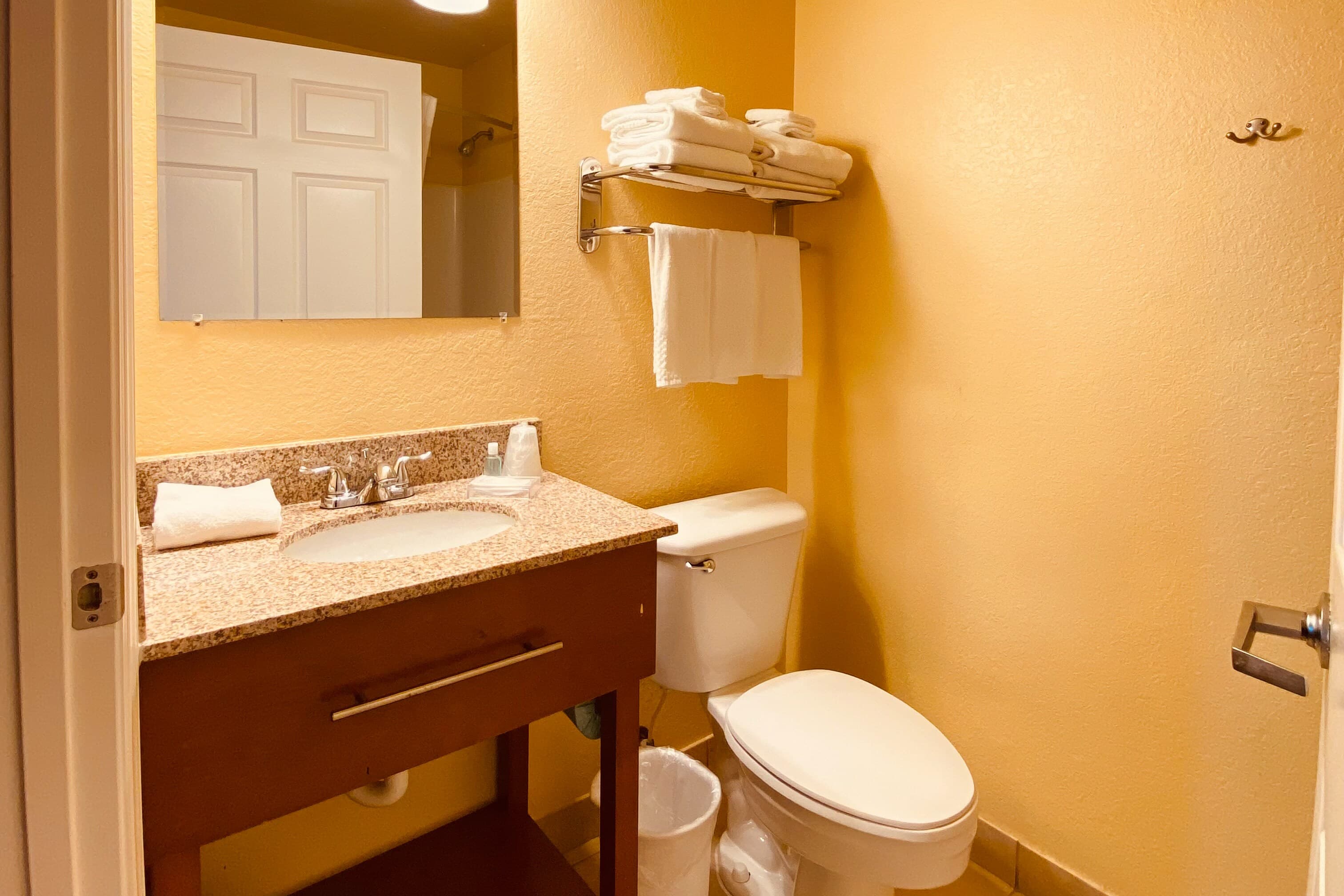 Suburban Studios Fort Myers Cape Coral - Image 5