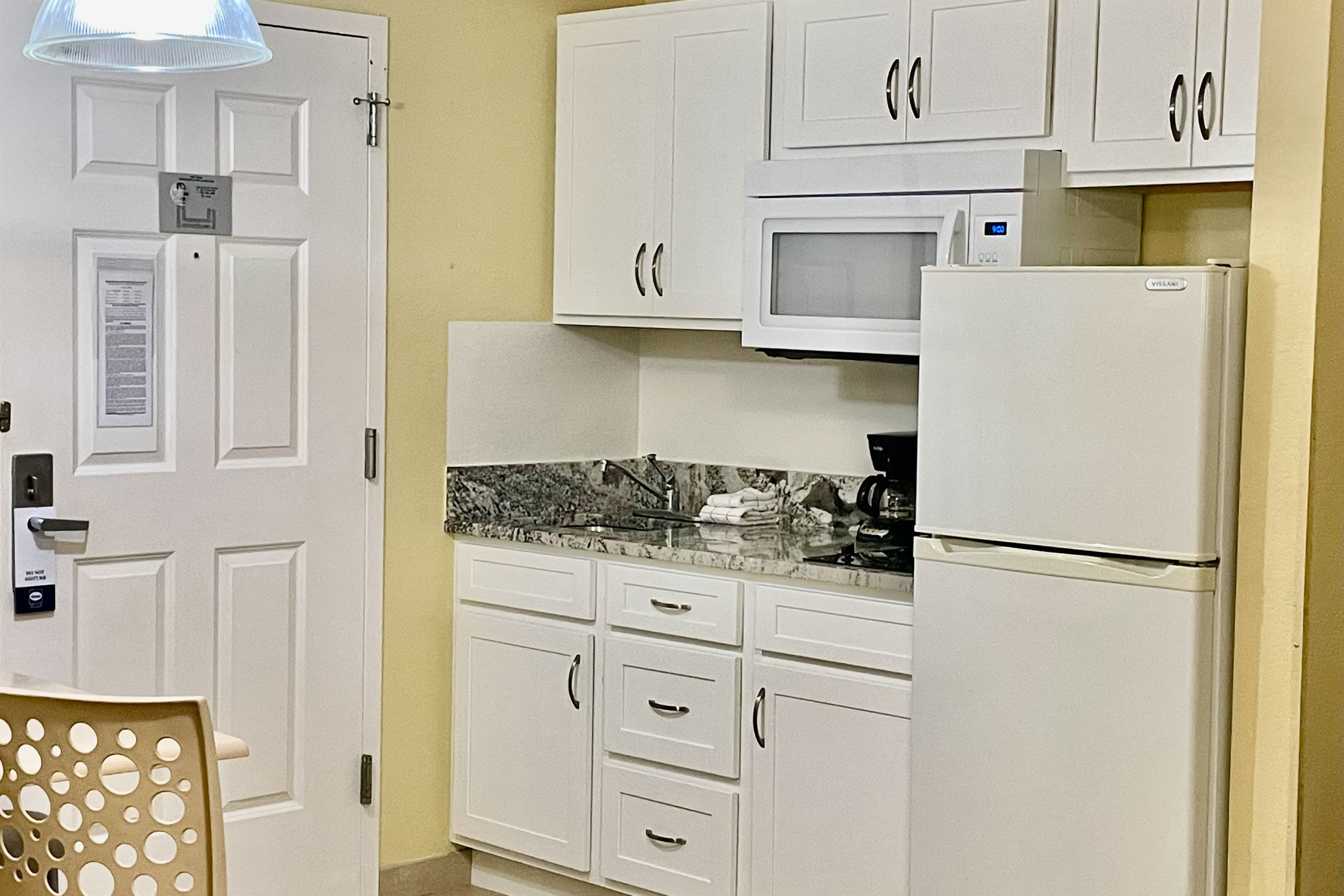 Suburban Studios Fort Myers Cape Coral - Image 1