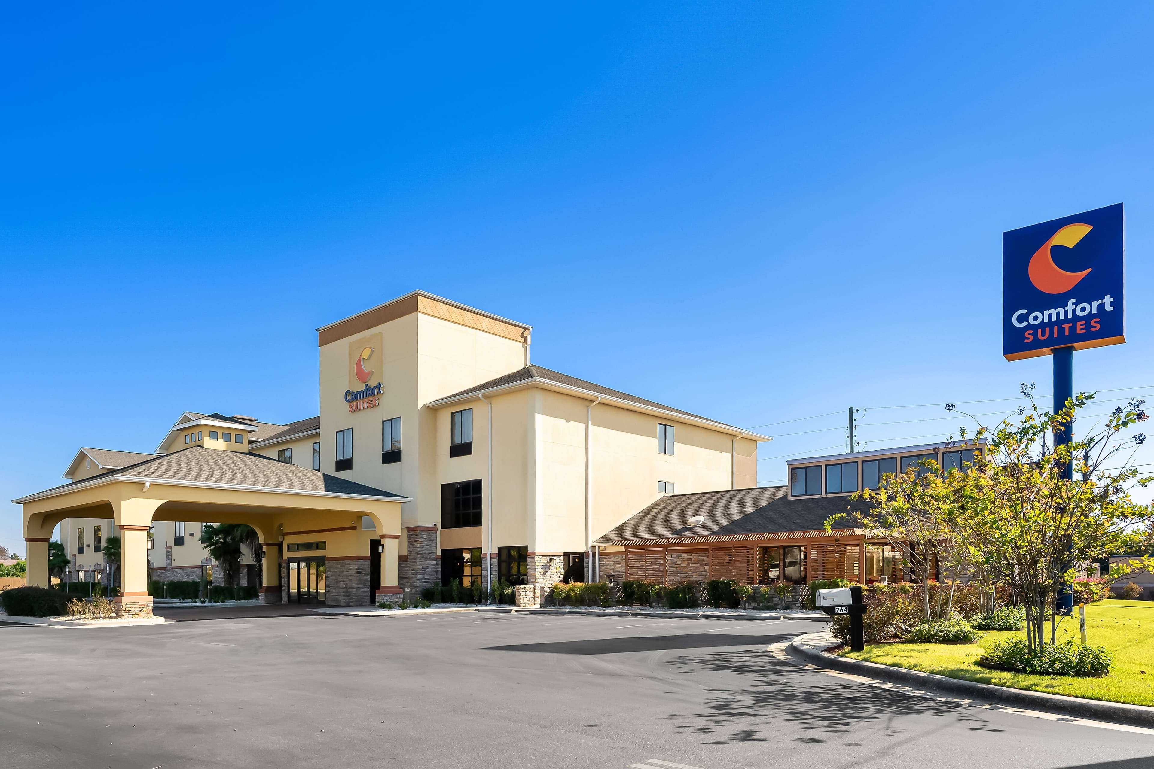 Comfort Suites Panama City near Tyndall AFB - Image 1