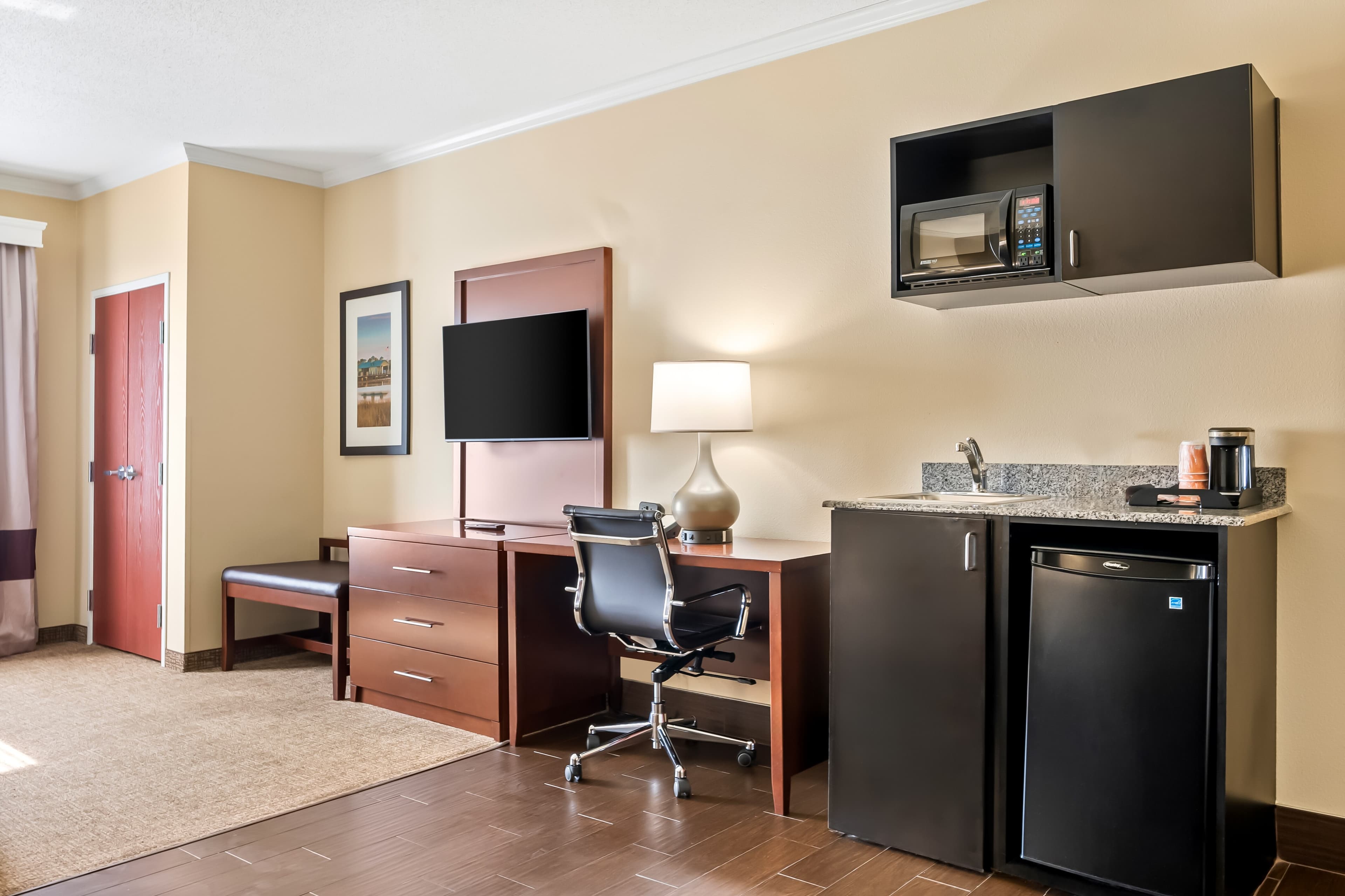 Comfort Suites Panama City near Tyndall AFB - Image 2