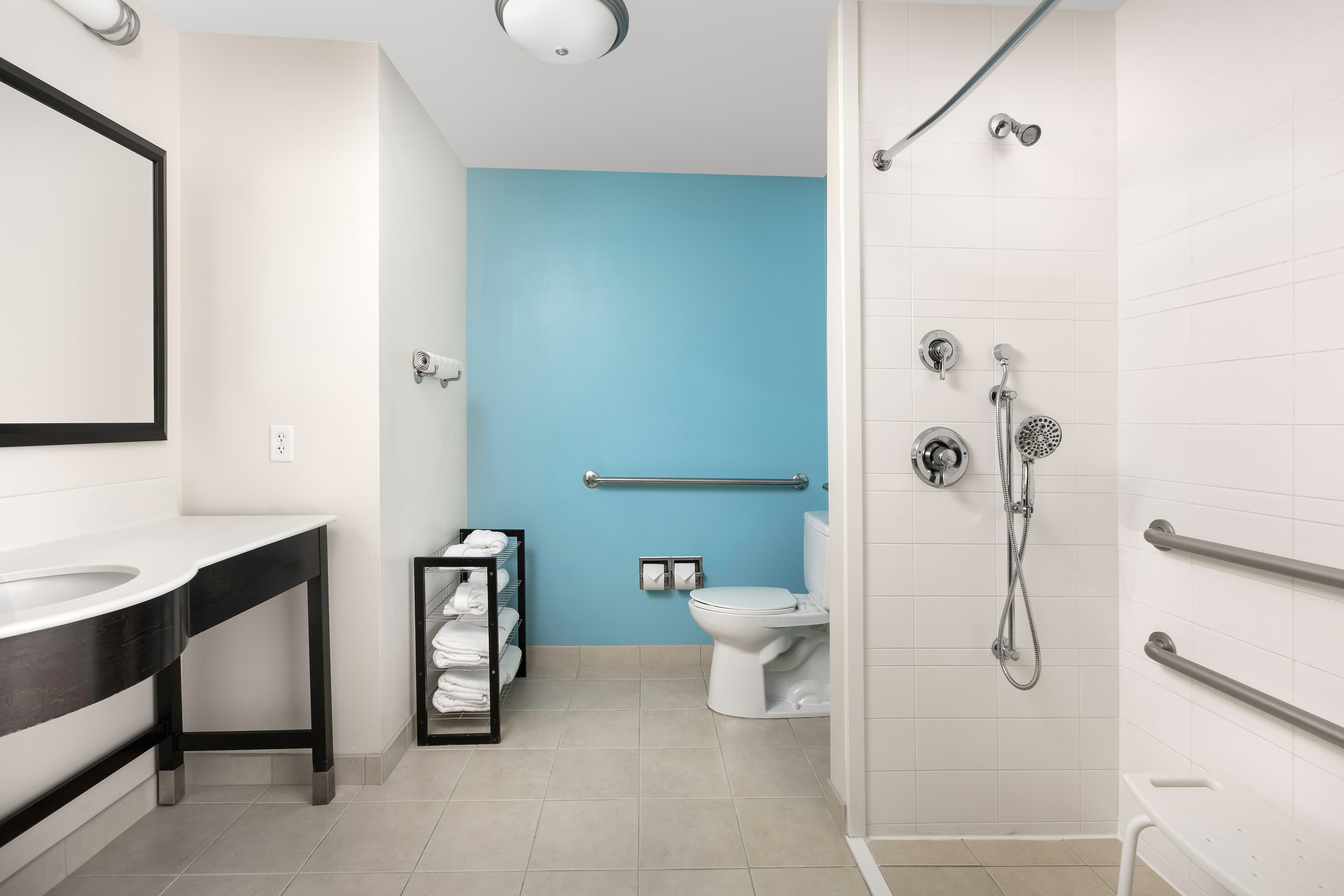 Comfort Suites Lake City - Image 3