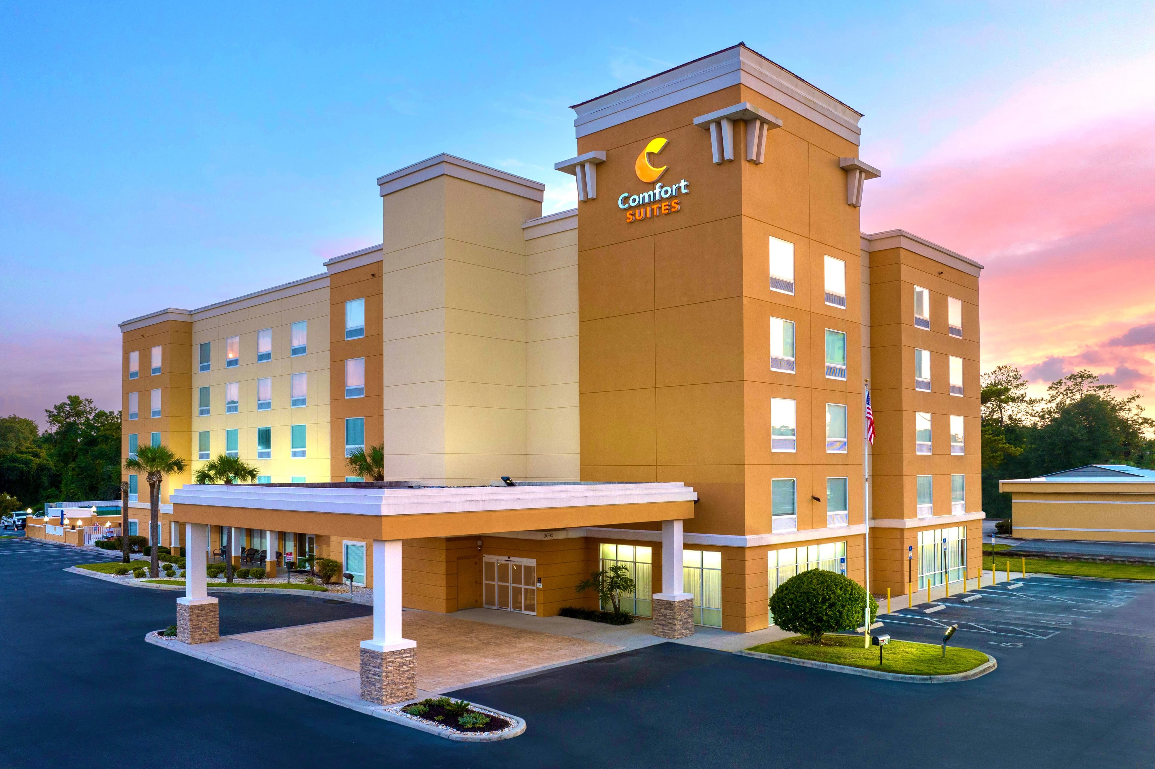 Comfort Suites Lake City - Image 1