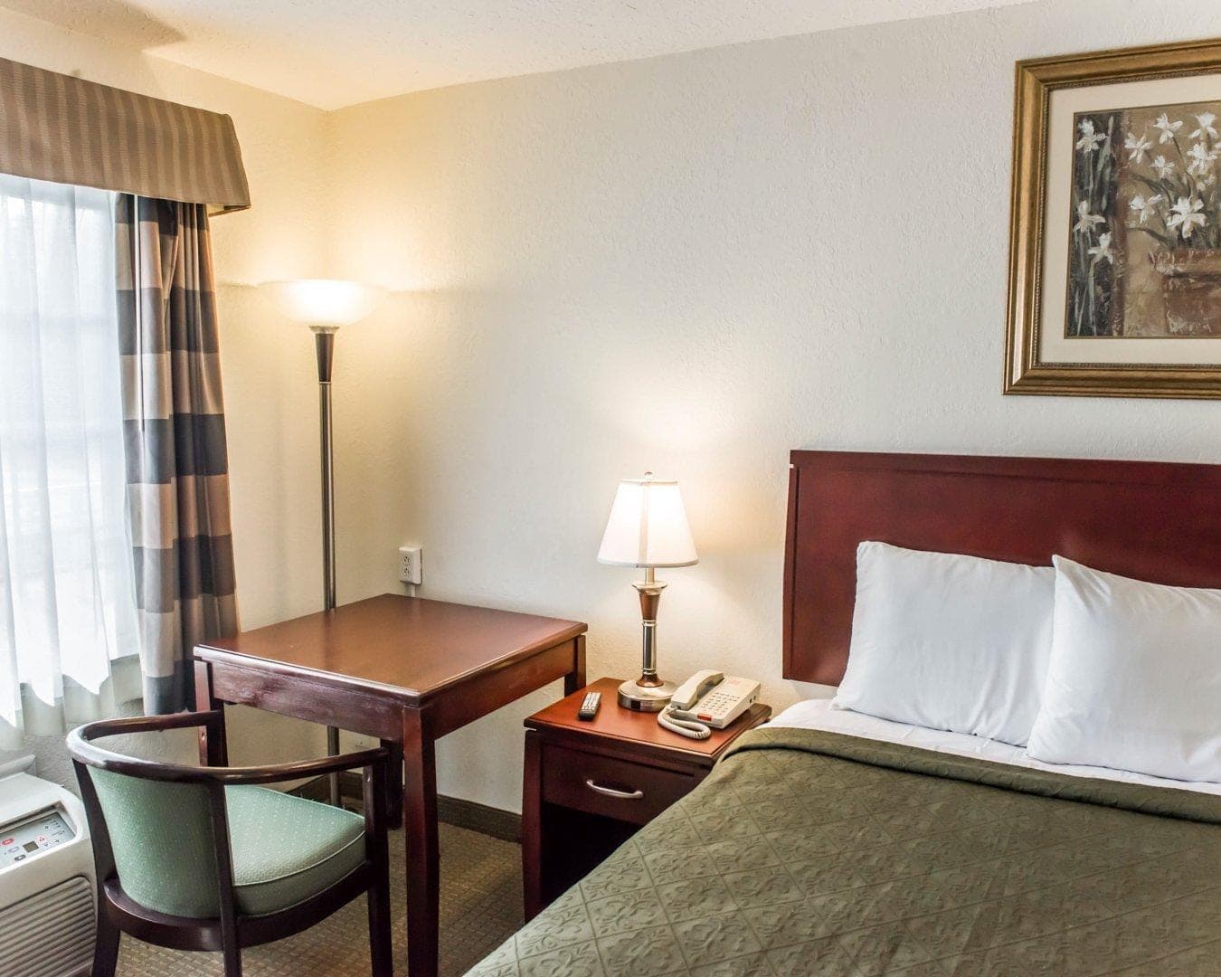 Econo Lodge Monticello — 8