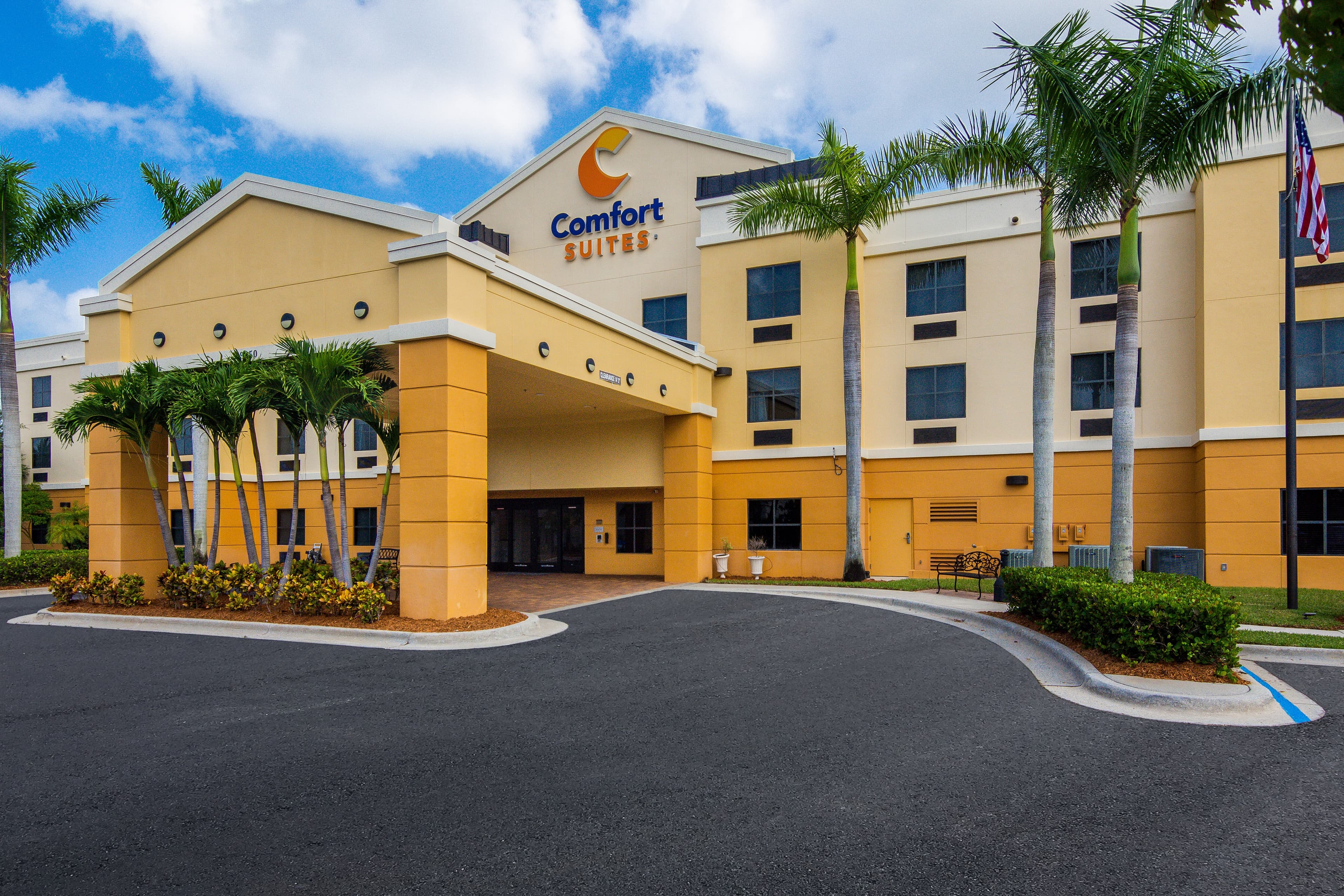 Comfort Suites Vero Beach I-95 - Image 1