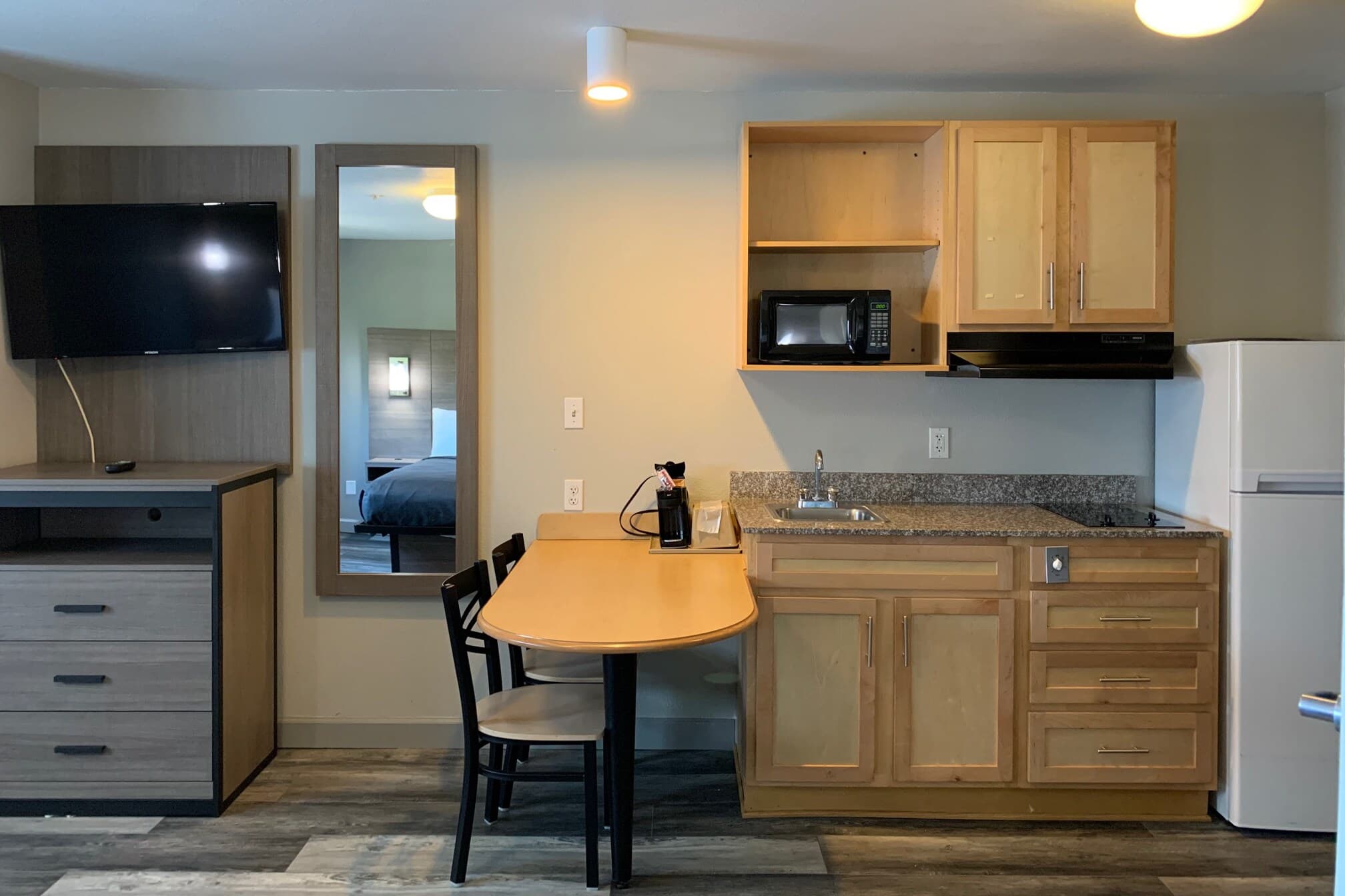 Suburban Studios near Panama City Beach - Image 4